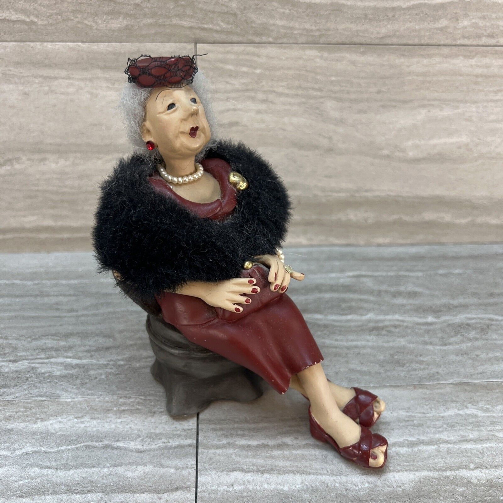 Figurine Old Lady Prudence \