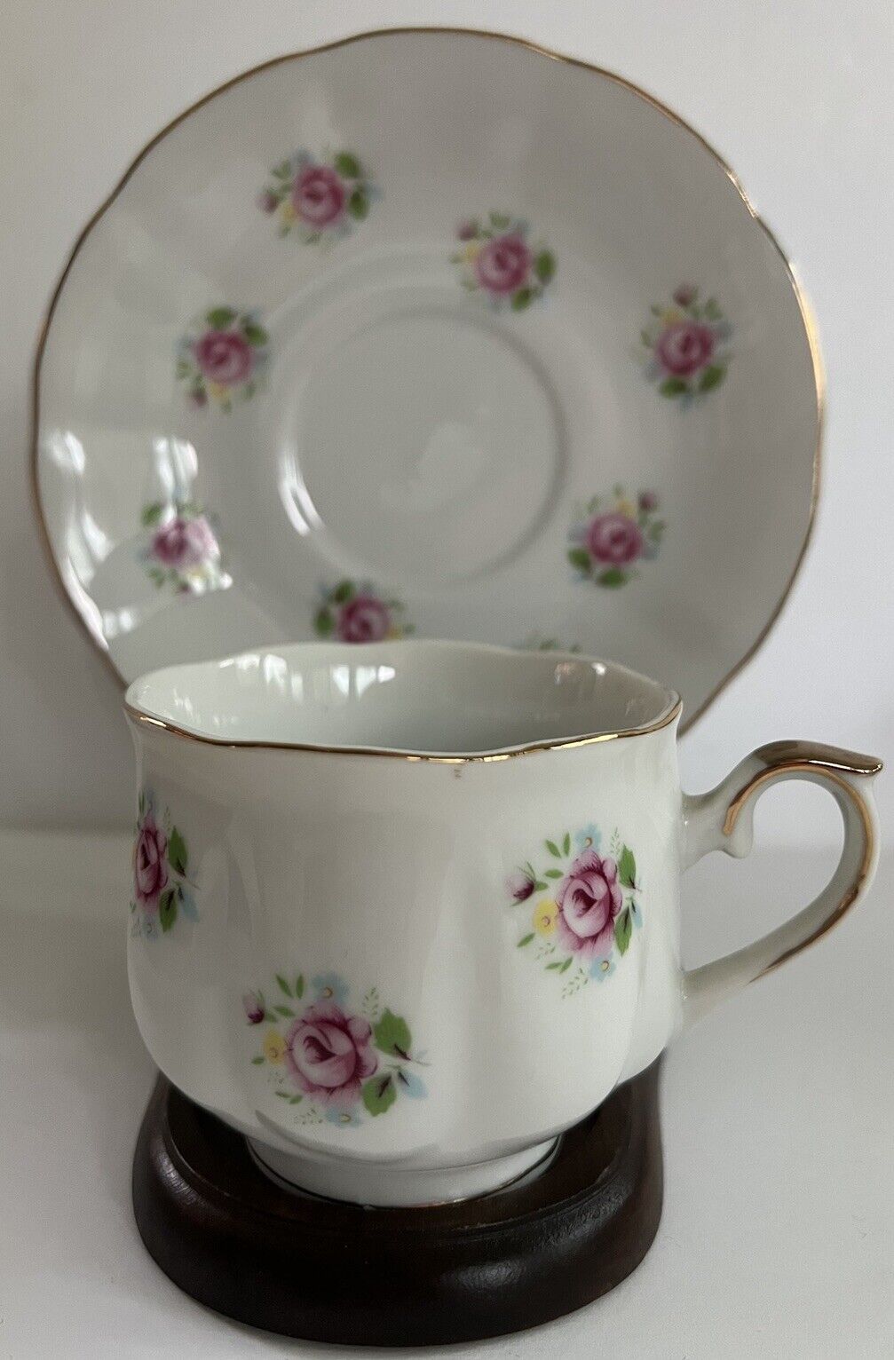EXTRA TOUCH  BY FTD TEA CUP AND SAUCER - MADE IN JAPAN - SMALL PINK ROSES DECOR