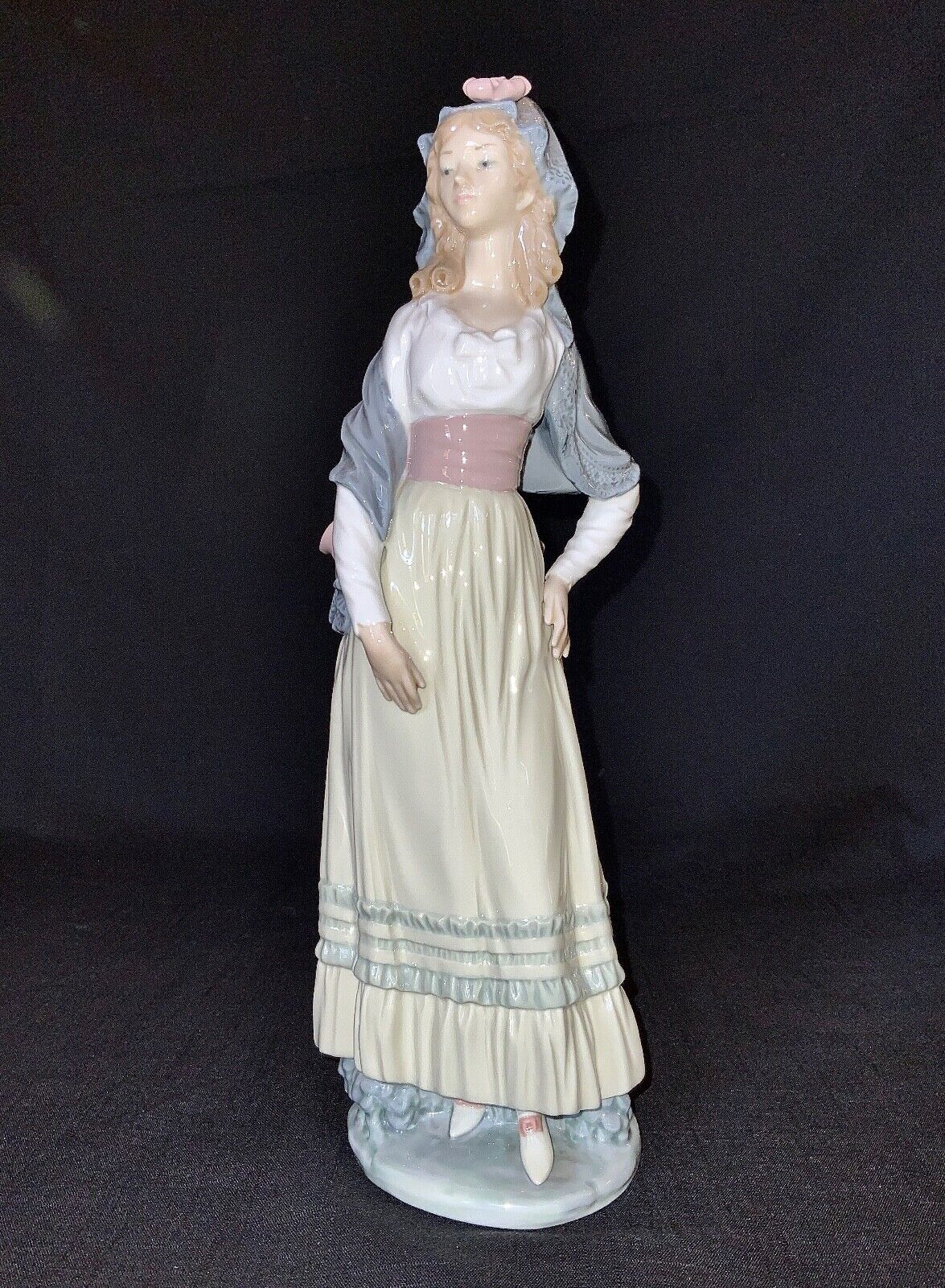 Lladro Goya Lady Porcelain Figurine / #5125 V. Martinez Dama Goyesca 12 1/4