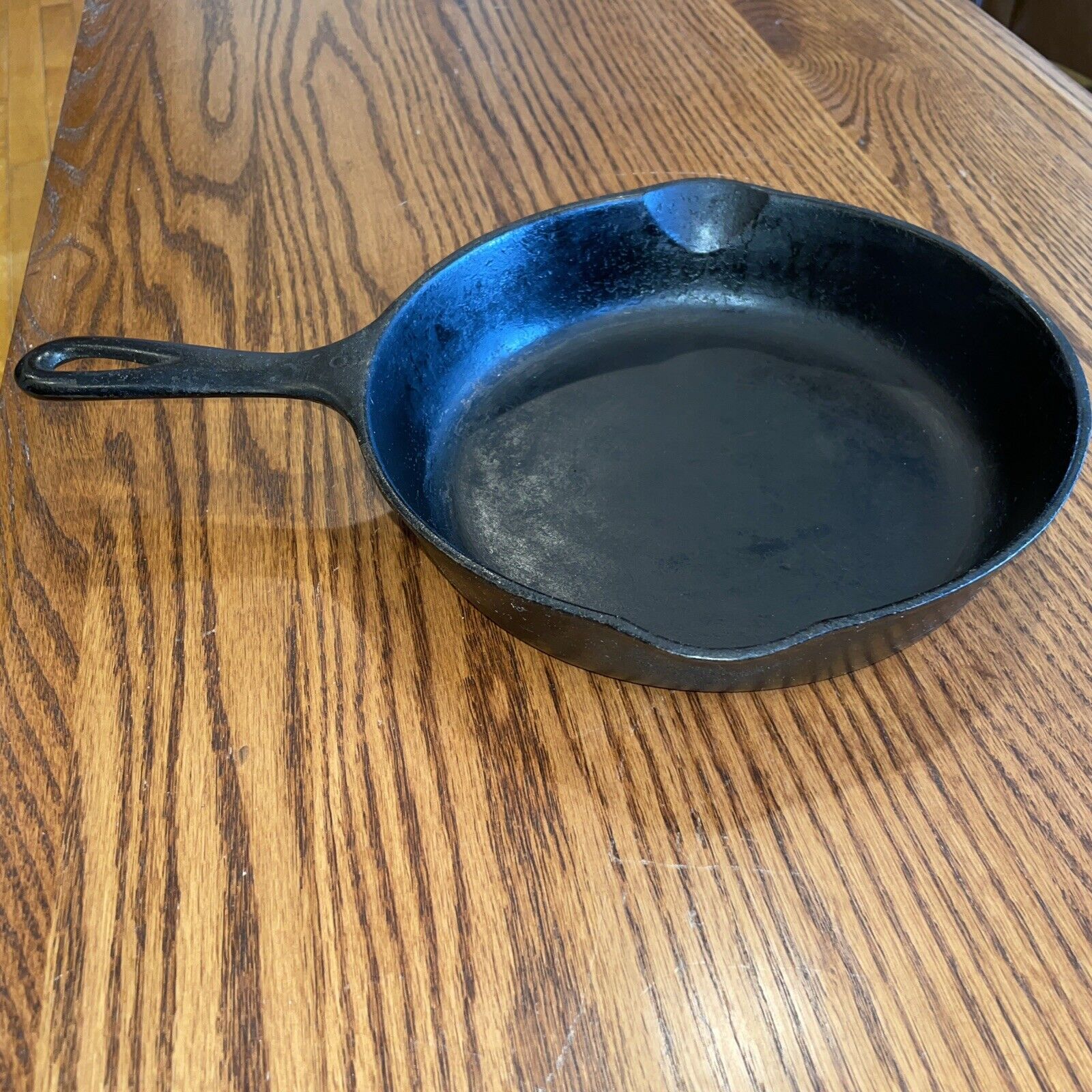 Vintage Wagner Ware No. 6 Cast Iron Skillet pan  1056 D  9 inch marked Sidney-0-