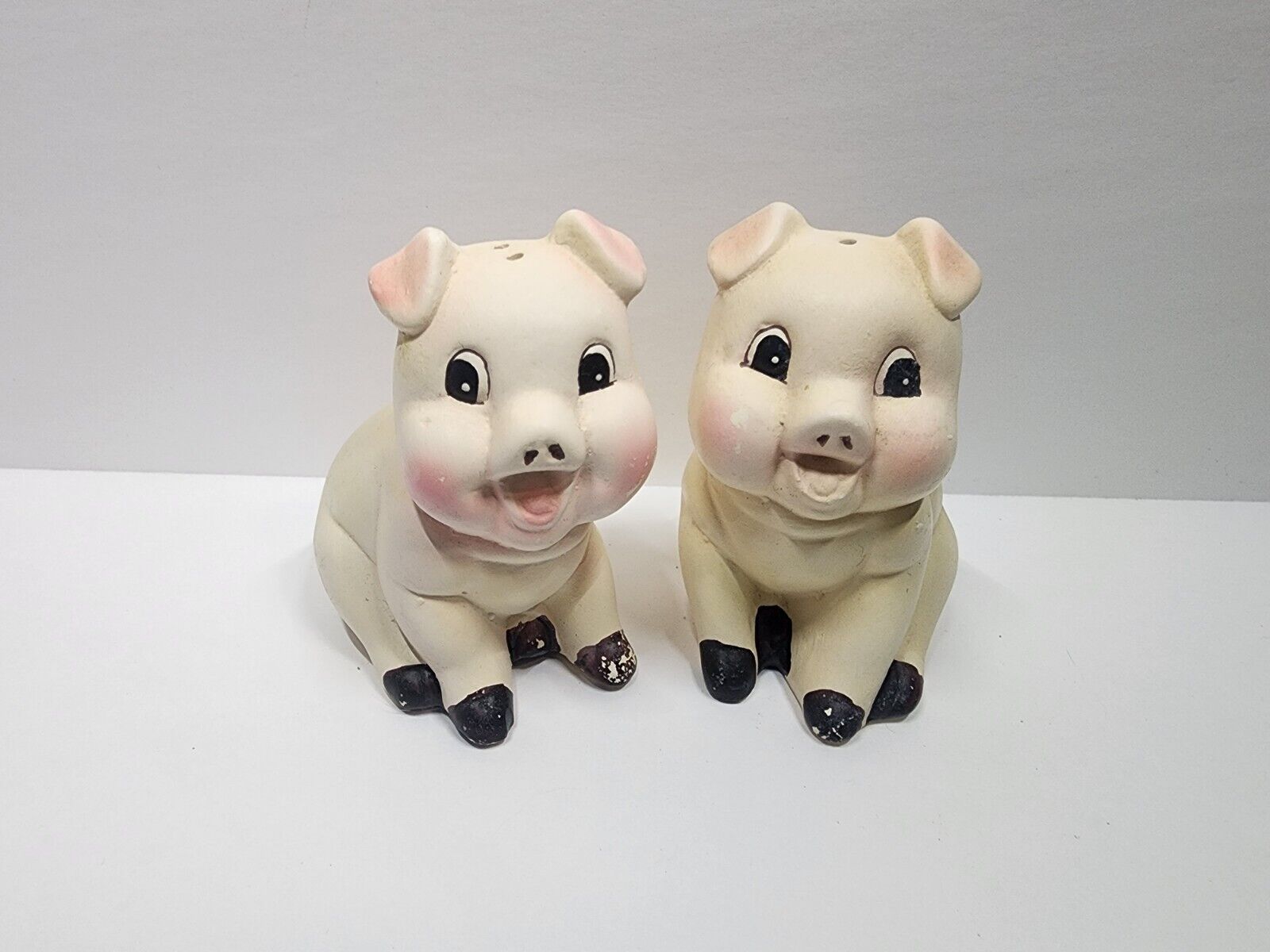 Rare Anthropomorphic Vintage 1970\'s Kitschy Happy Pigs Salt & Pepper Shakers