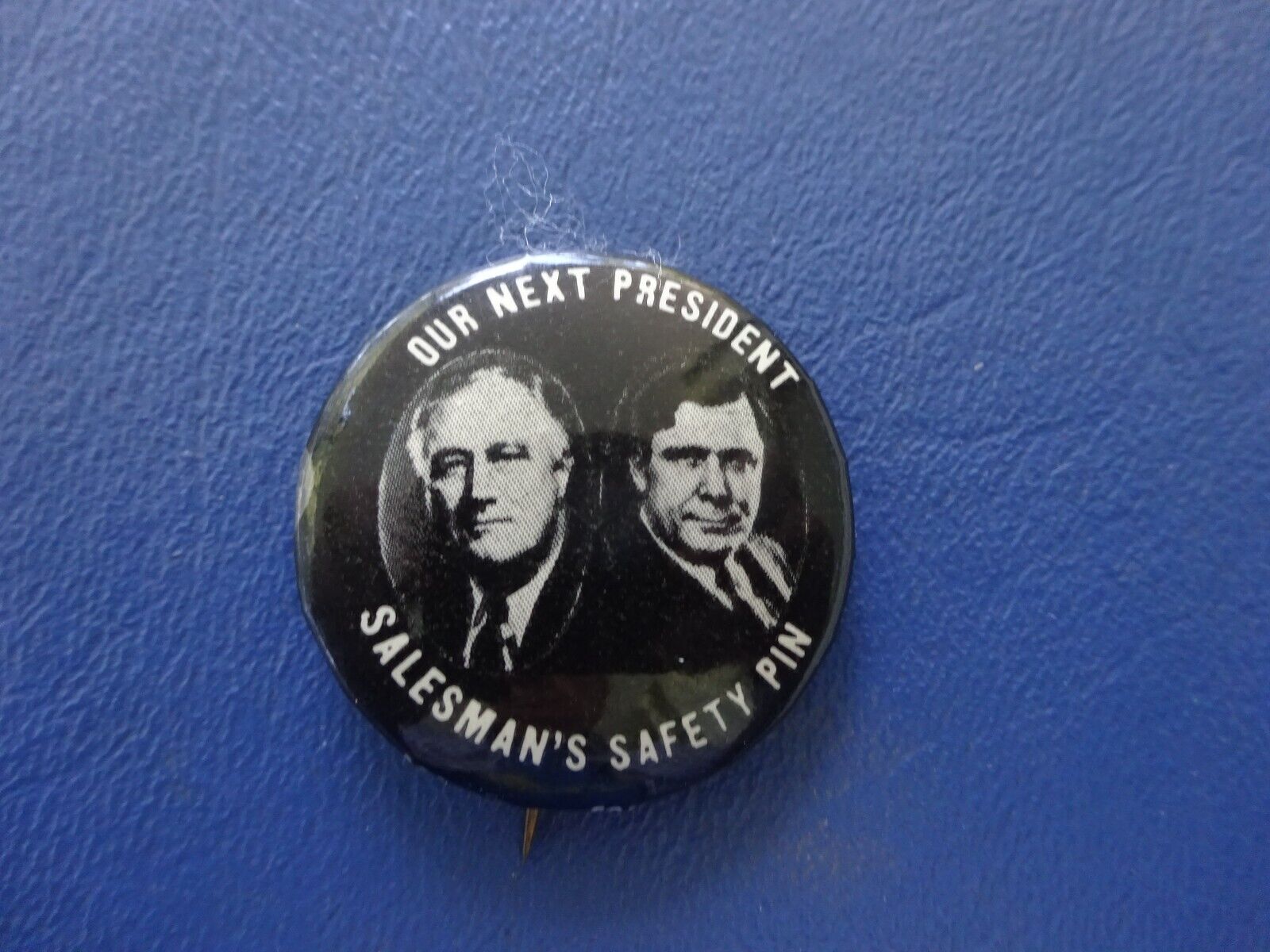 1940  Roosevelt, Wilkie Salesman Safety Button with Both Candidates
