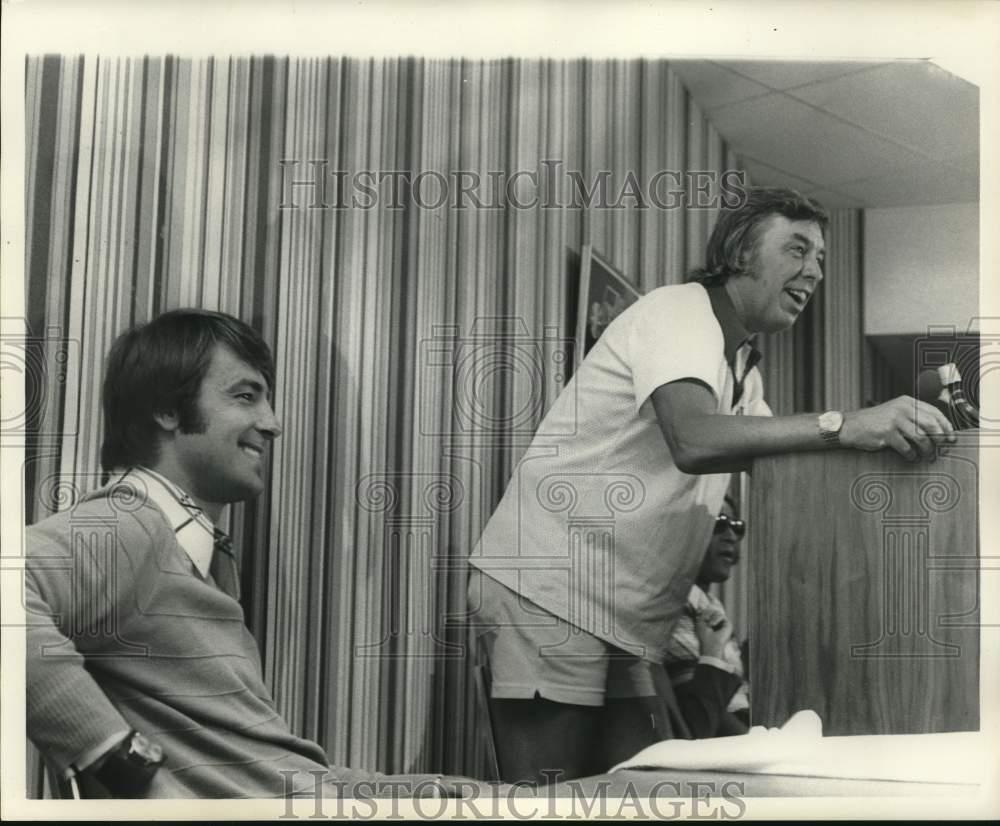 1976 Press Photo Gail Goodrich and basketball Van Breda Kolff laughing