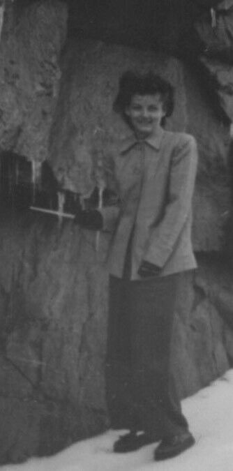 9A Photograph Pretty Woman Portrait Lovely Lady 1940-50’s
