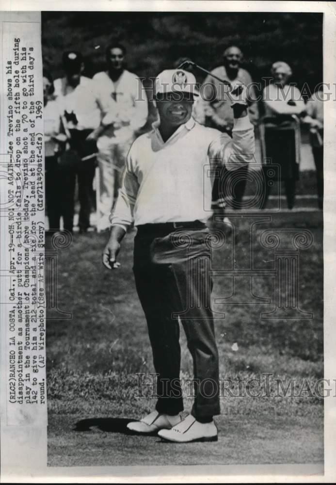 1969 Press Photo Lee Trevino Appears Down as Putt Fails to Drop on 5th in Rancho