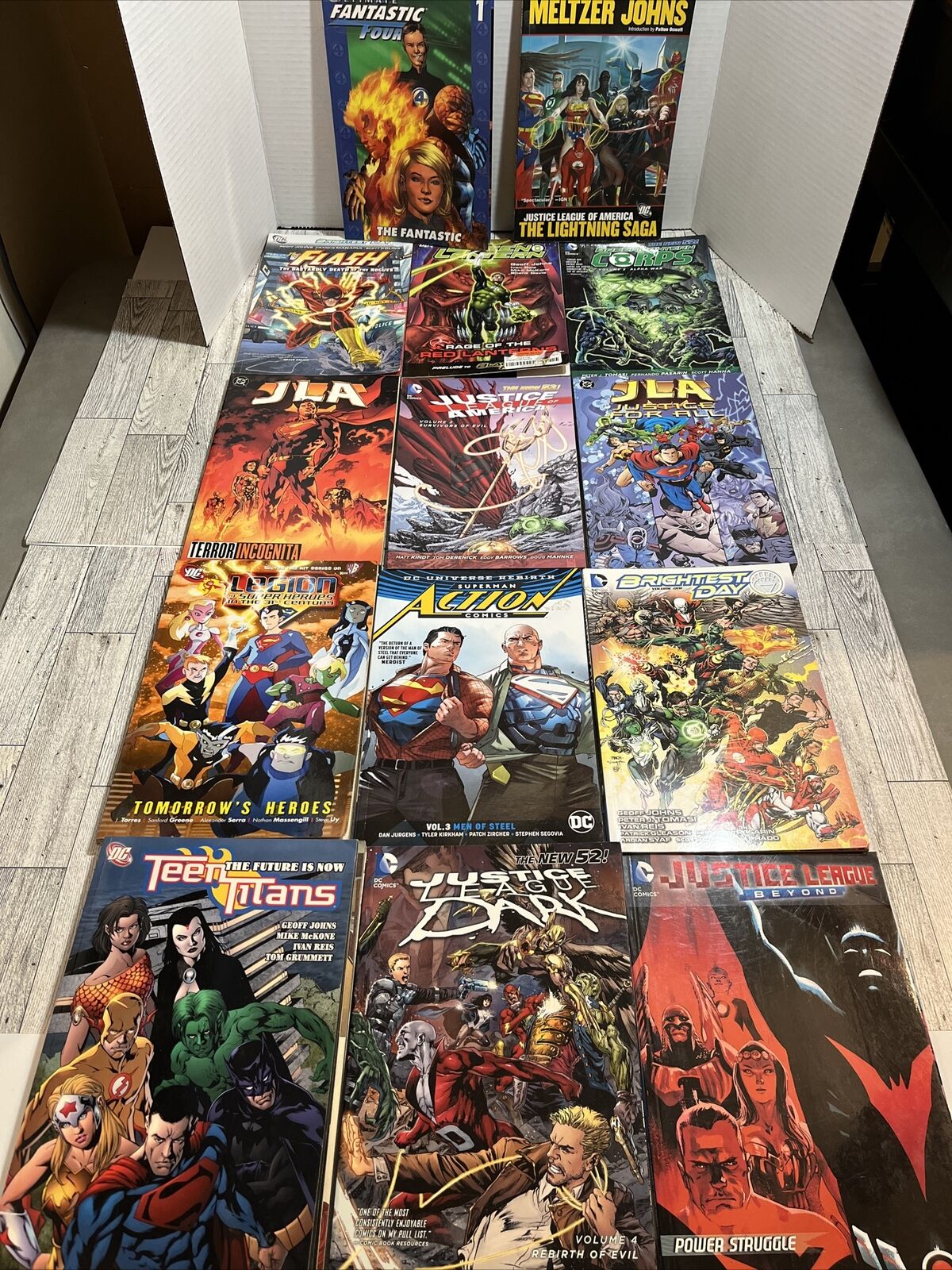 Lot Of 13 DC Comics Trade Paperback Justice League Flash JLA Green Lantern 2000s