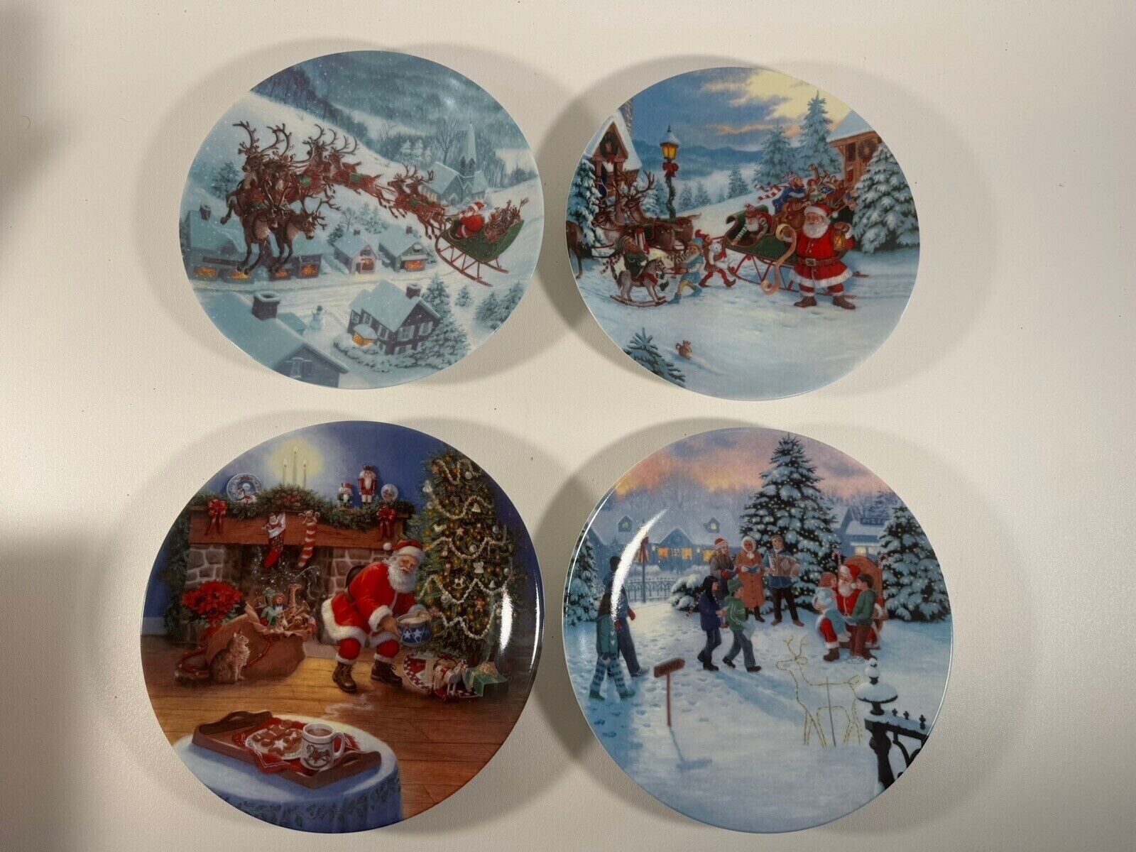 Lenox For the Holidays Santa's Journey Party Plates Christmas Set of 4 w/o box