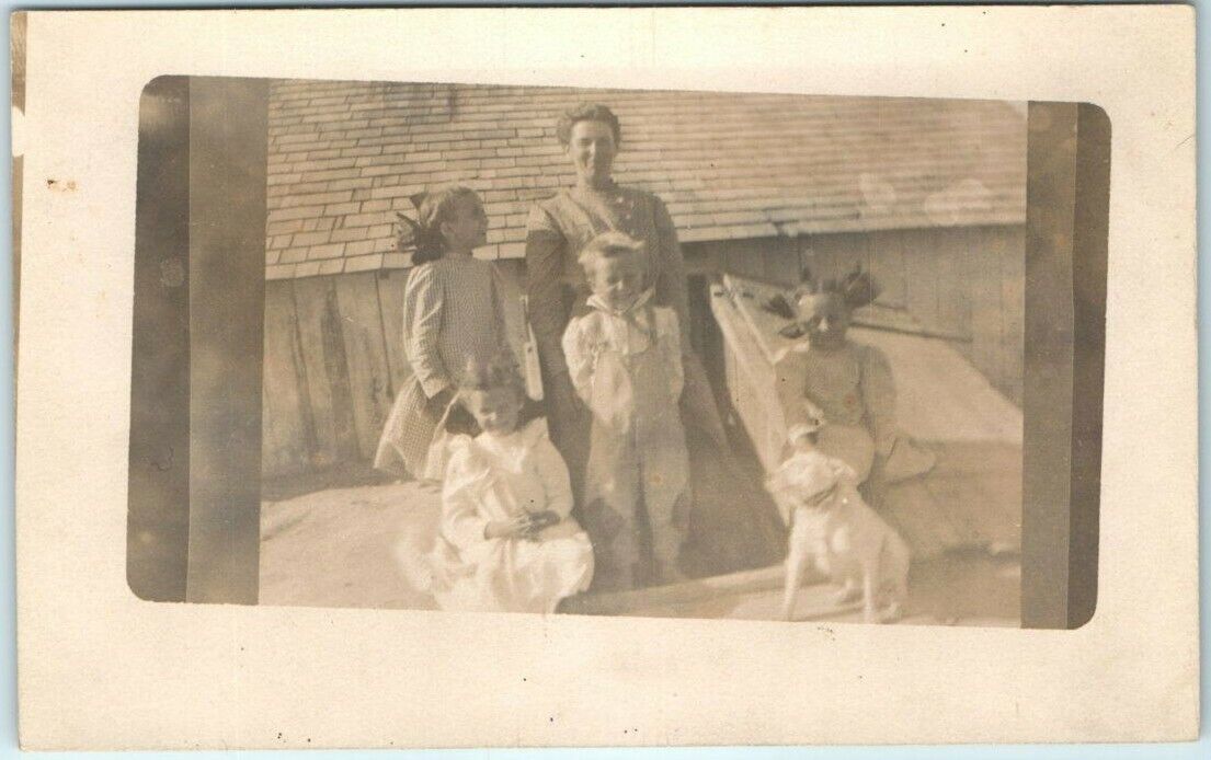 Postcard - Family Scene Vintage Picture