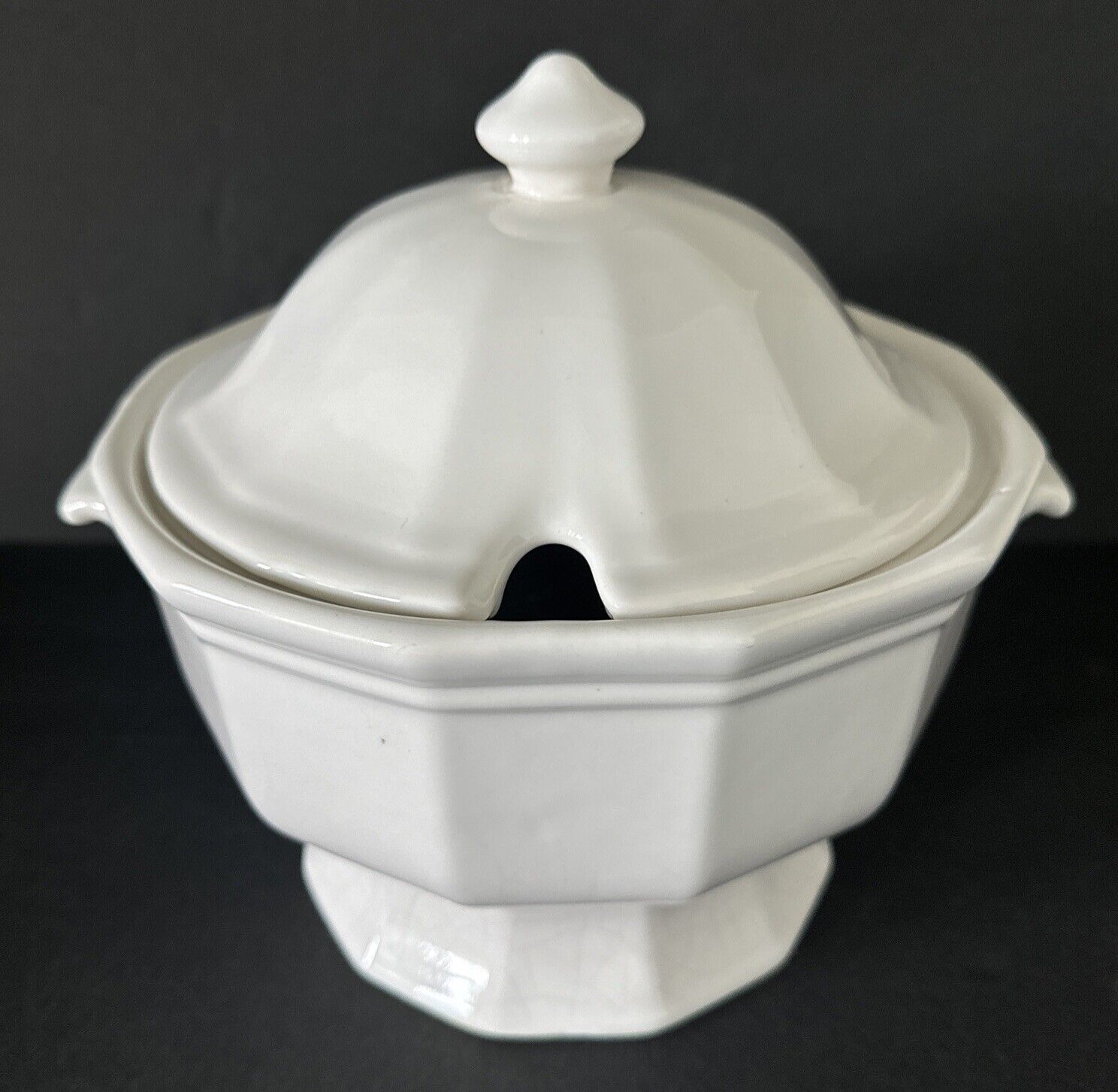Pfaltzgraff Stoneware Footed White Heritage Soup Tureen w Lid 150H No Ladle
