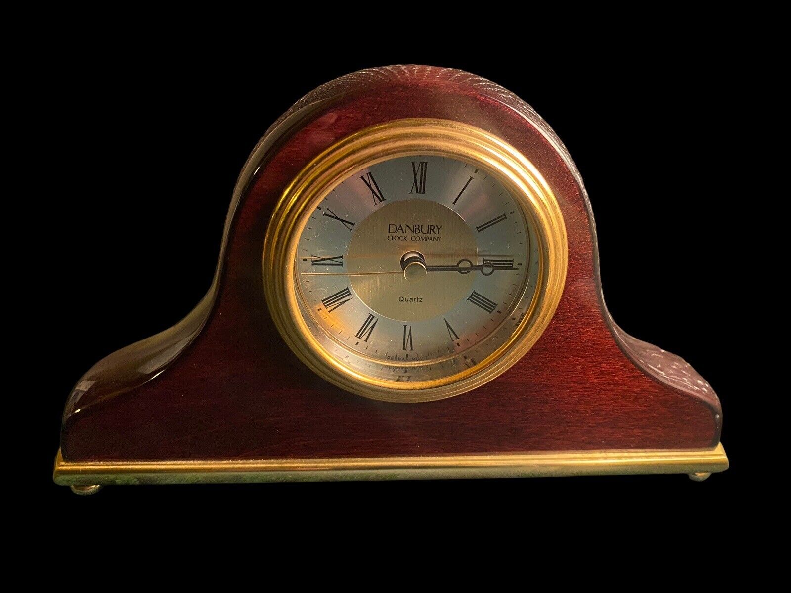 Vintage Danbury Quartz Desk/Mantel Clock In Cherry Wood.  Beautiful And Accurate