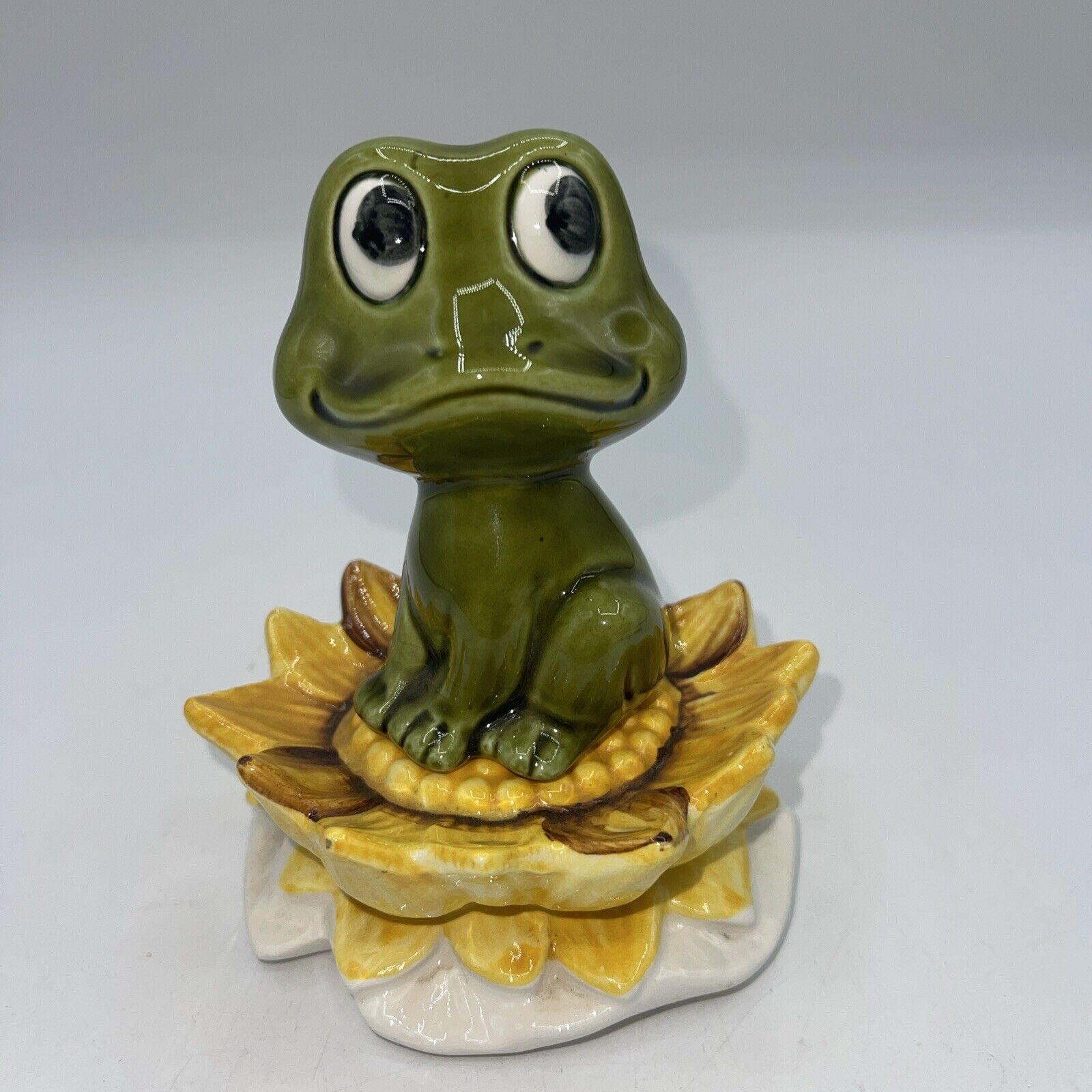 Neil The Frog Sears Vintage Frog And Lily Pad Salt And Pepper Shakers 1978 VTG