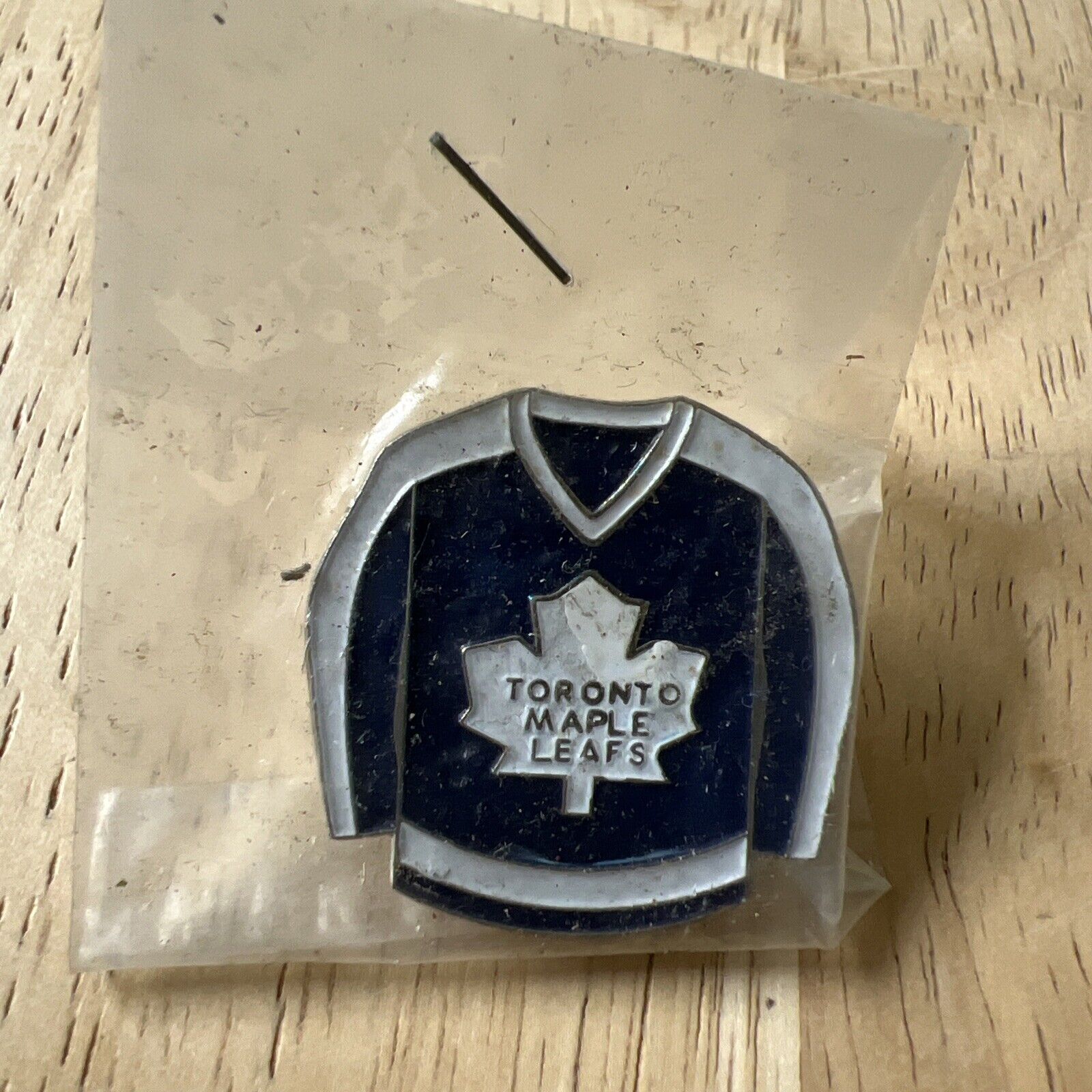 NHL Hockey Toronto maple Leafs blue jersey Vintage logo pin