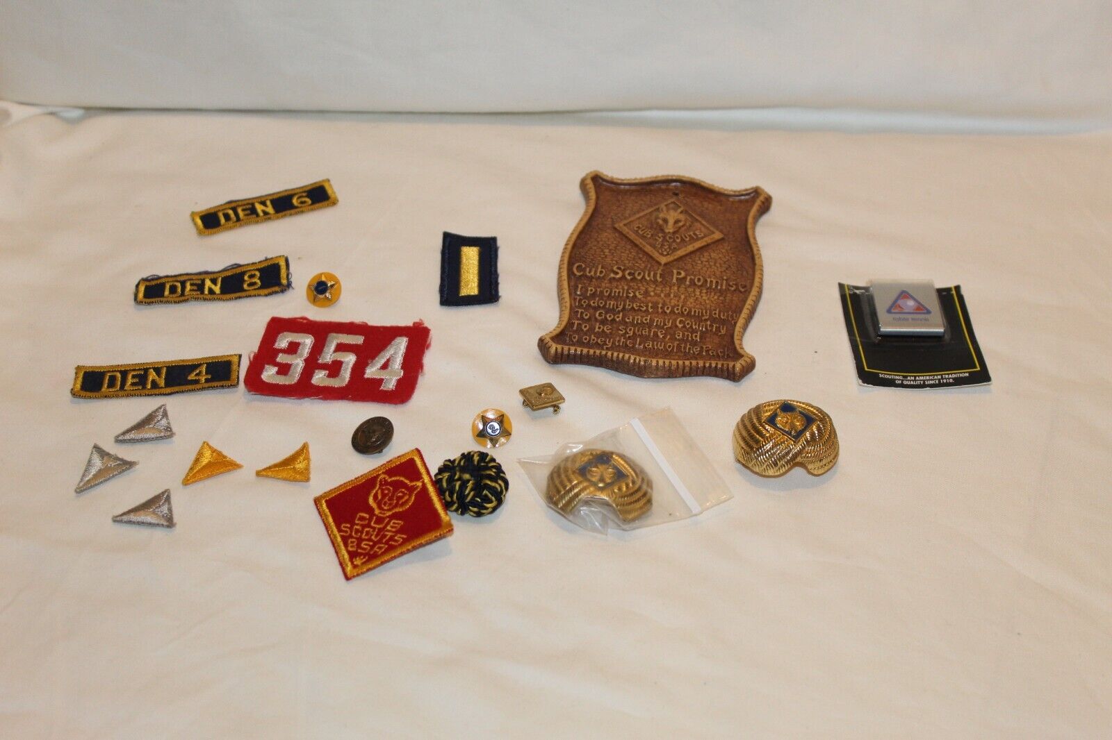 Mixed Lot Of 20 BSA Boy Scouts Of America and Cub Scouts Patches And Pins