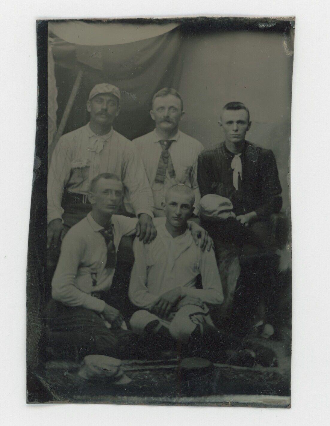 1870\'s-1880\'s TINTYPE OF FIVE BASEBALL PLAYERS, ONE HAS A COIN BALANCED ON HEAD