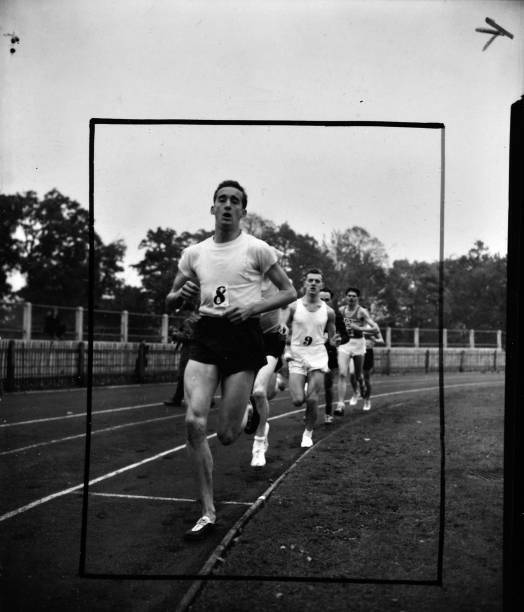 Gordon Pirie strides out a two hour invitation track race Walt- 1955 Old Photo