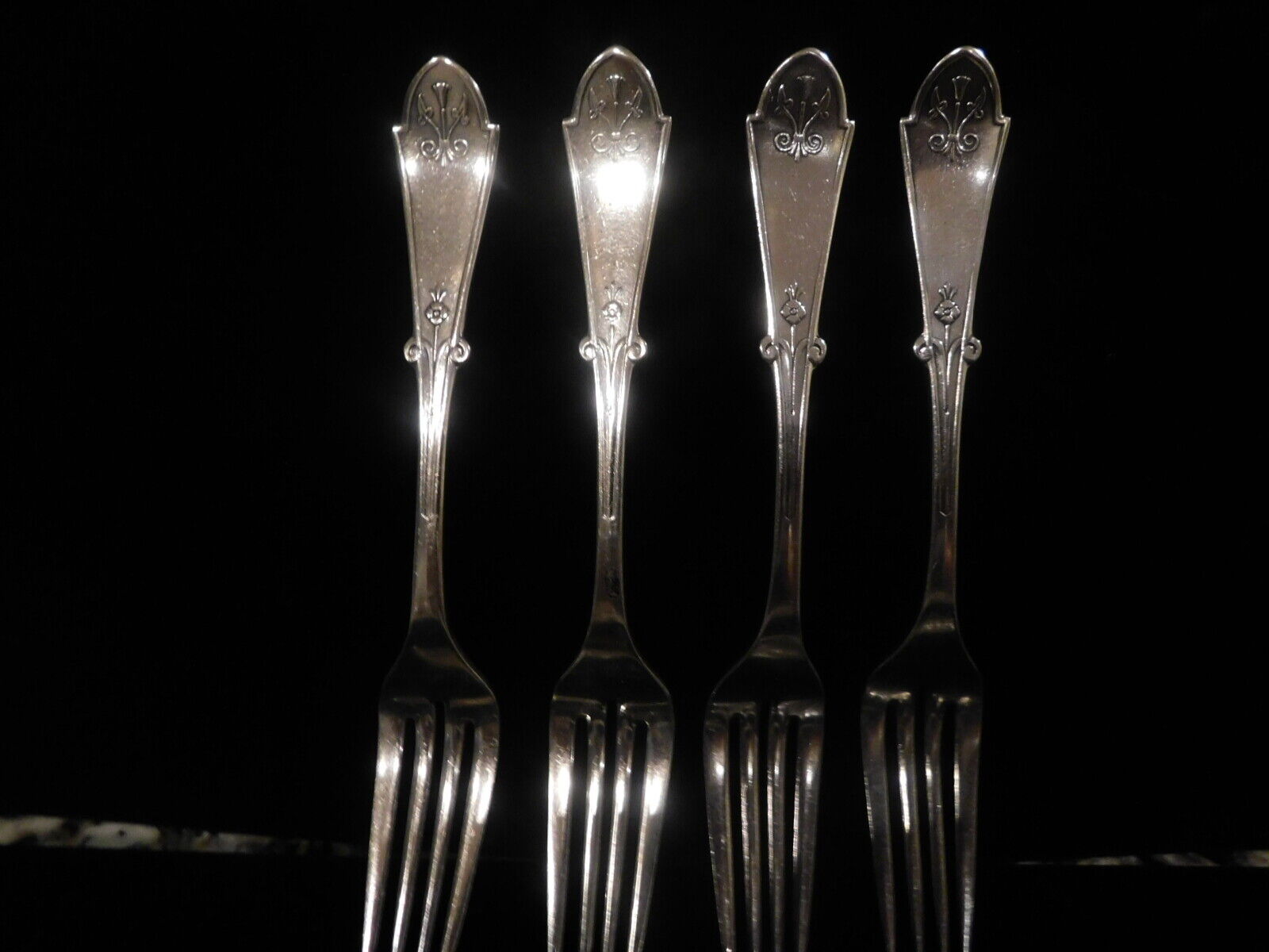 Exquisite 12 Vintage Reed & Barton Decorative Designed Silverplate Forks 1889