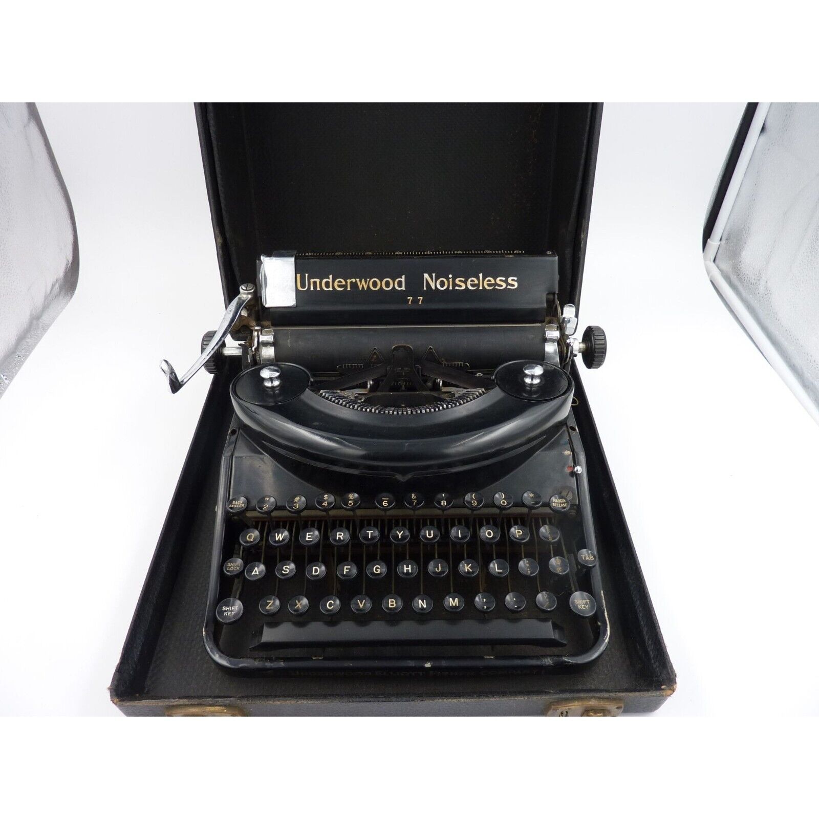 vintage 1932 Underwood Noiseless 77 typewriter w/case for repair