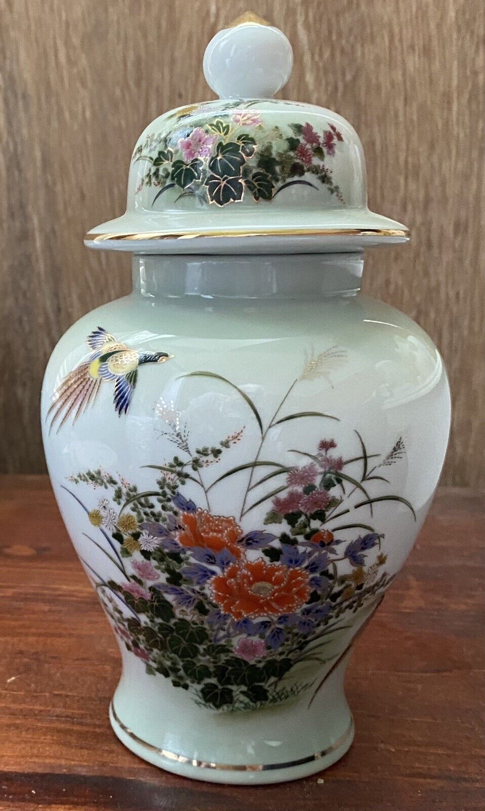 PRETTY MING TAO GINGER JAR LT GREEN WITH MULTICOLORED FLOWERS GOLD TRIM 8 1/2”