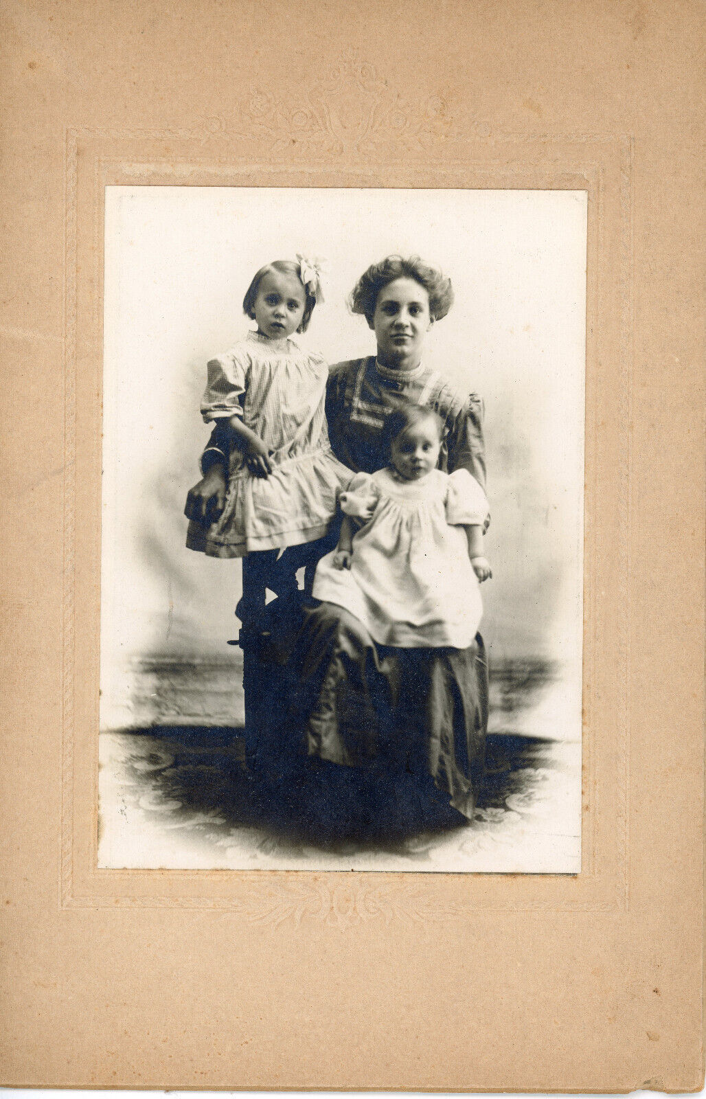c.1890s Cabinet Card Photograph mother and children  4.25 X 6.5\