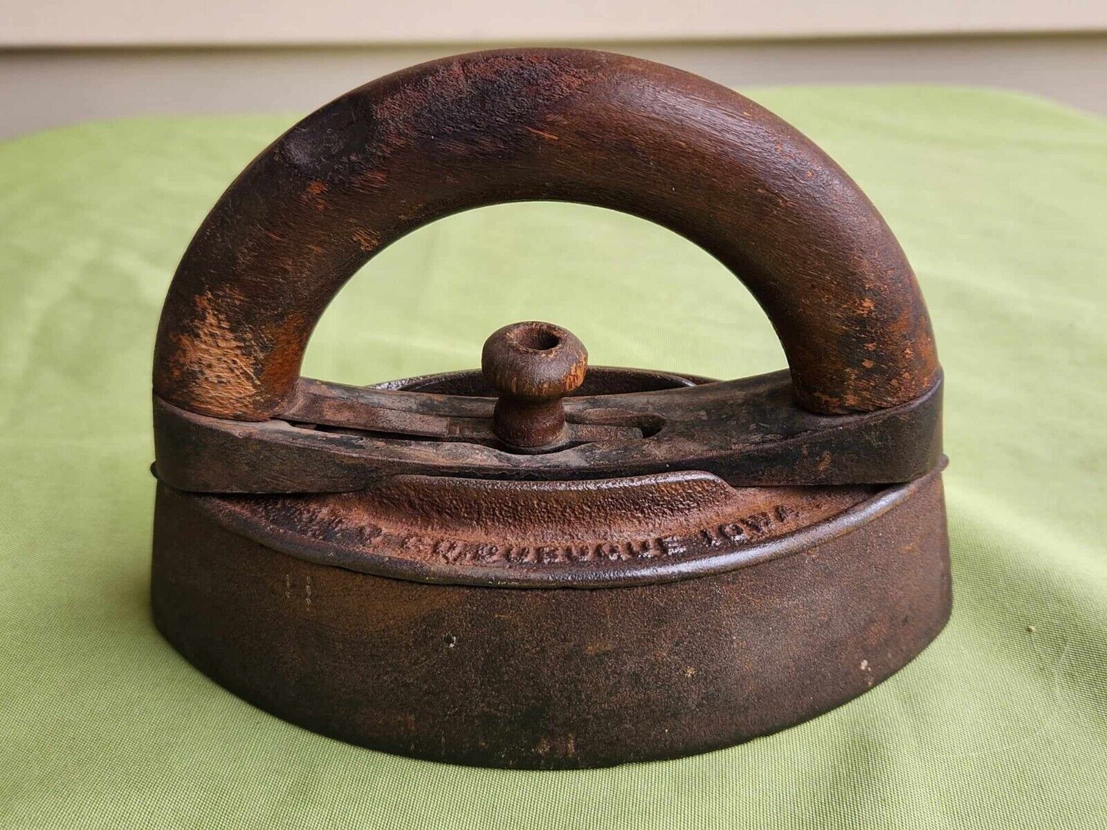 Schreiber & Conchar, Dubuque. Sad Iron w/ Dent in Curved Wooden Removable Handle