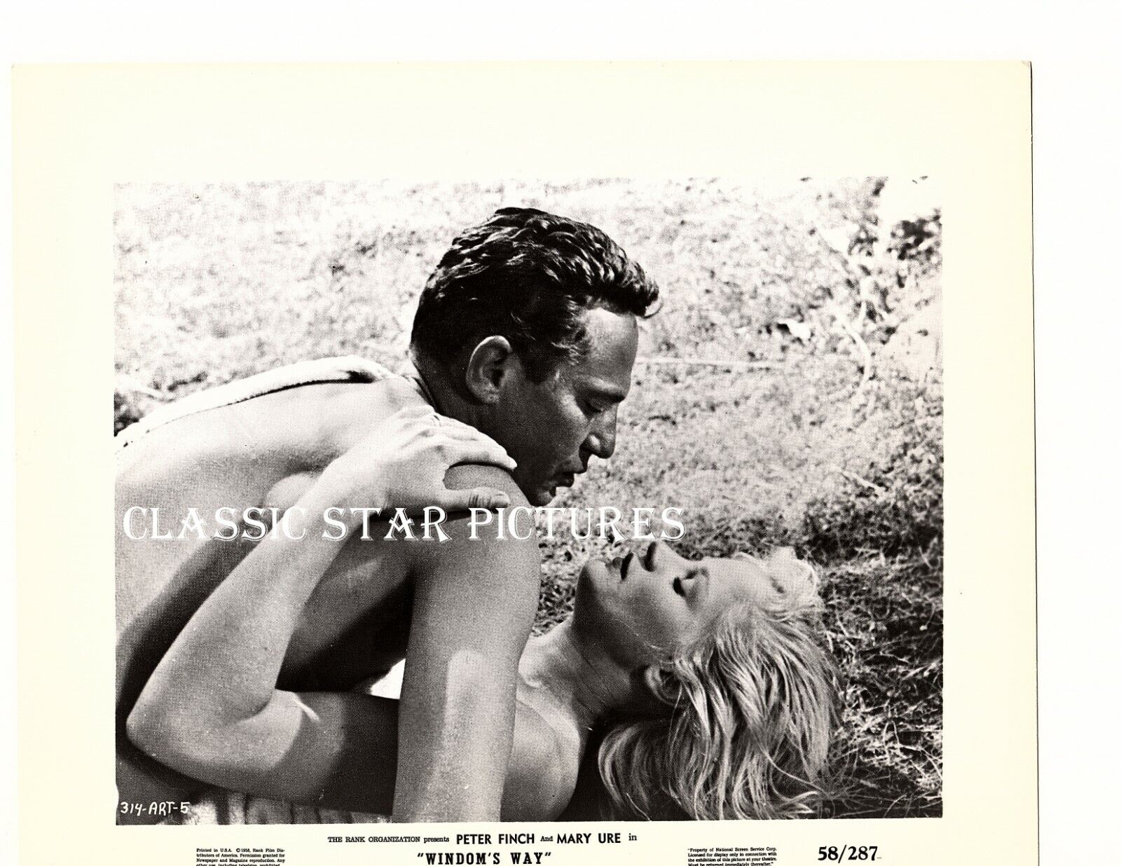 Q499  Peter Finch Mary Ure Windom\'s Way 1957  8 x 10 vintage photograph