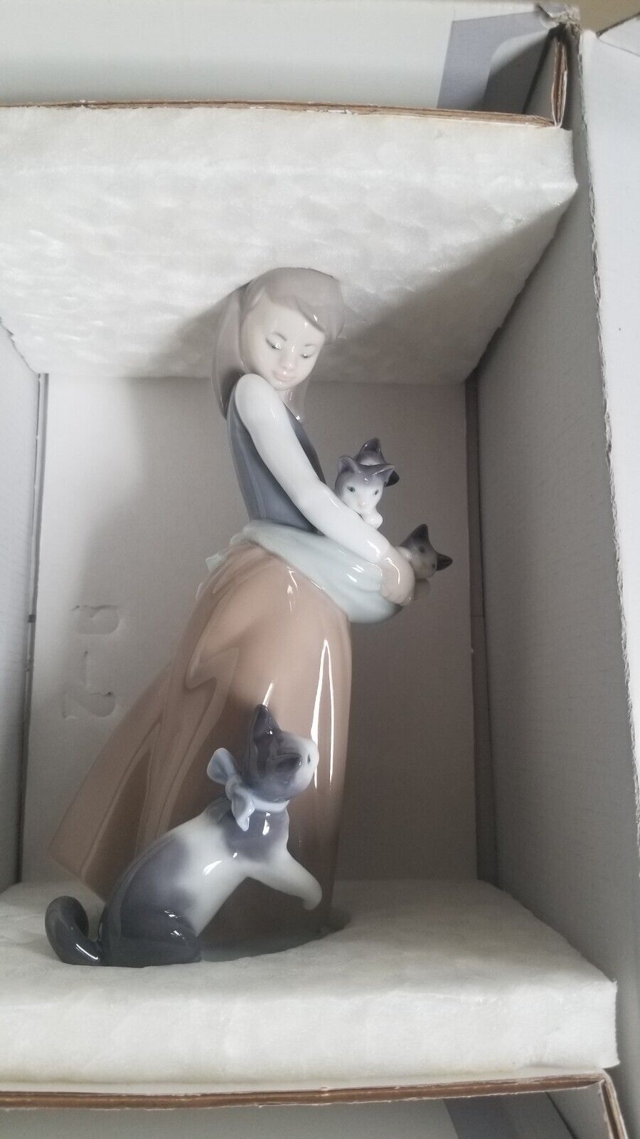 Lladro Following Her Cats 1309 Large Figurine Girl + Mama And 3 Kittens NIB