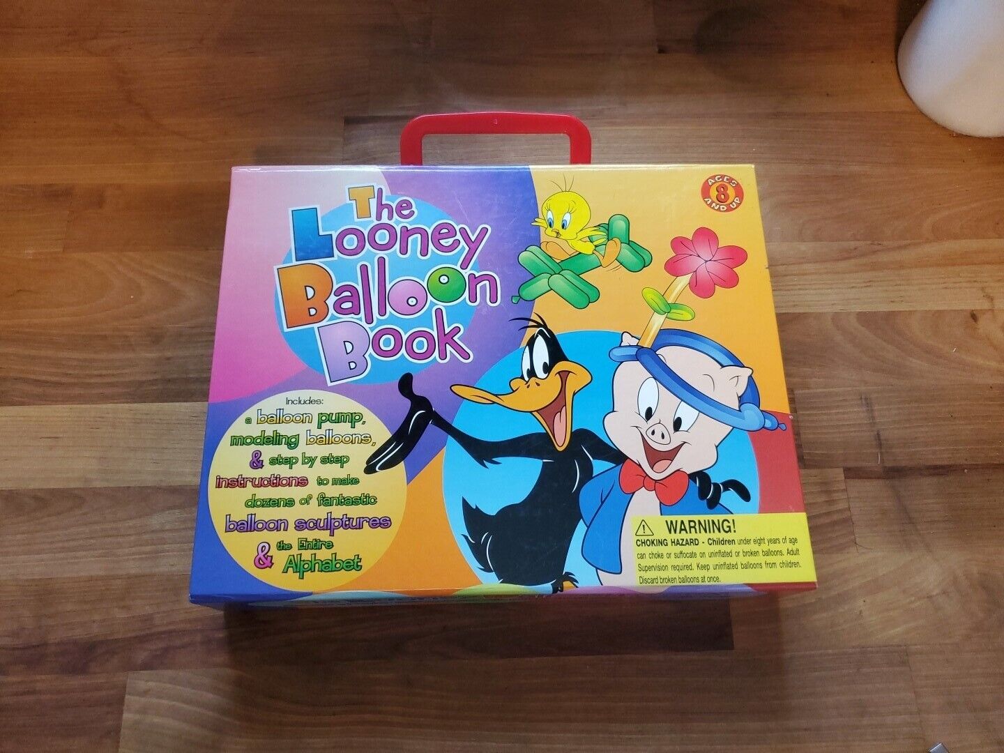  Looney Tunes  book Kit modeling Balloons Pump Taz Tweety Bird Porky Pig Daffy