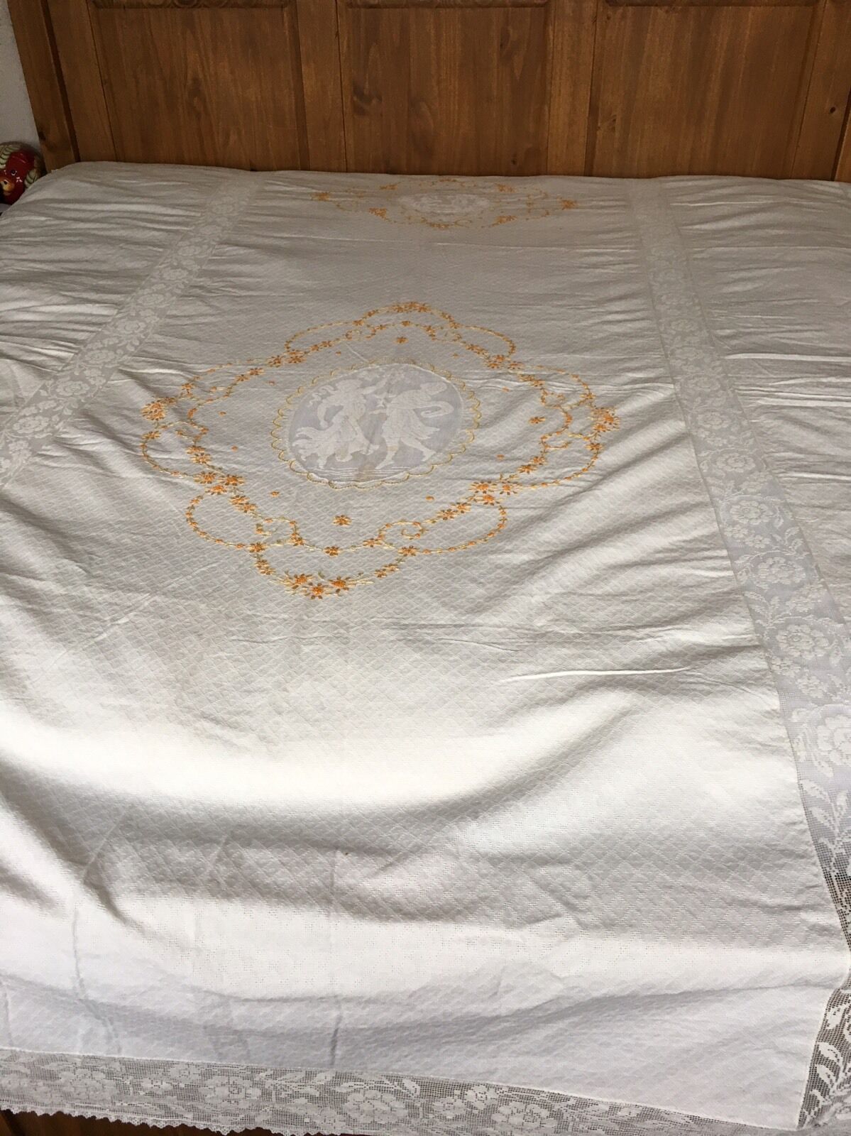 VICTORIAN EMBROIDERED LACE WEDDING BEDSPREAD TAPESTRY COVERLET CHERUBS & LOVERS