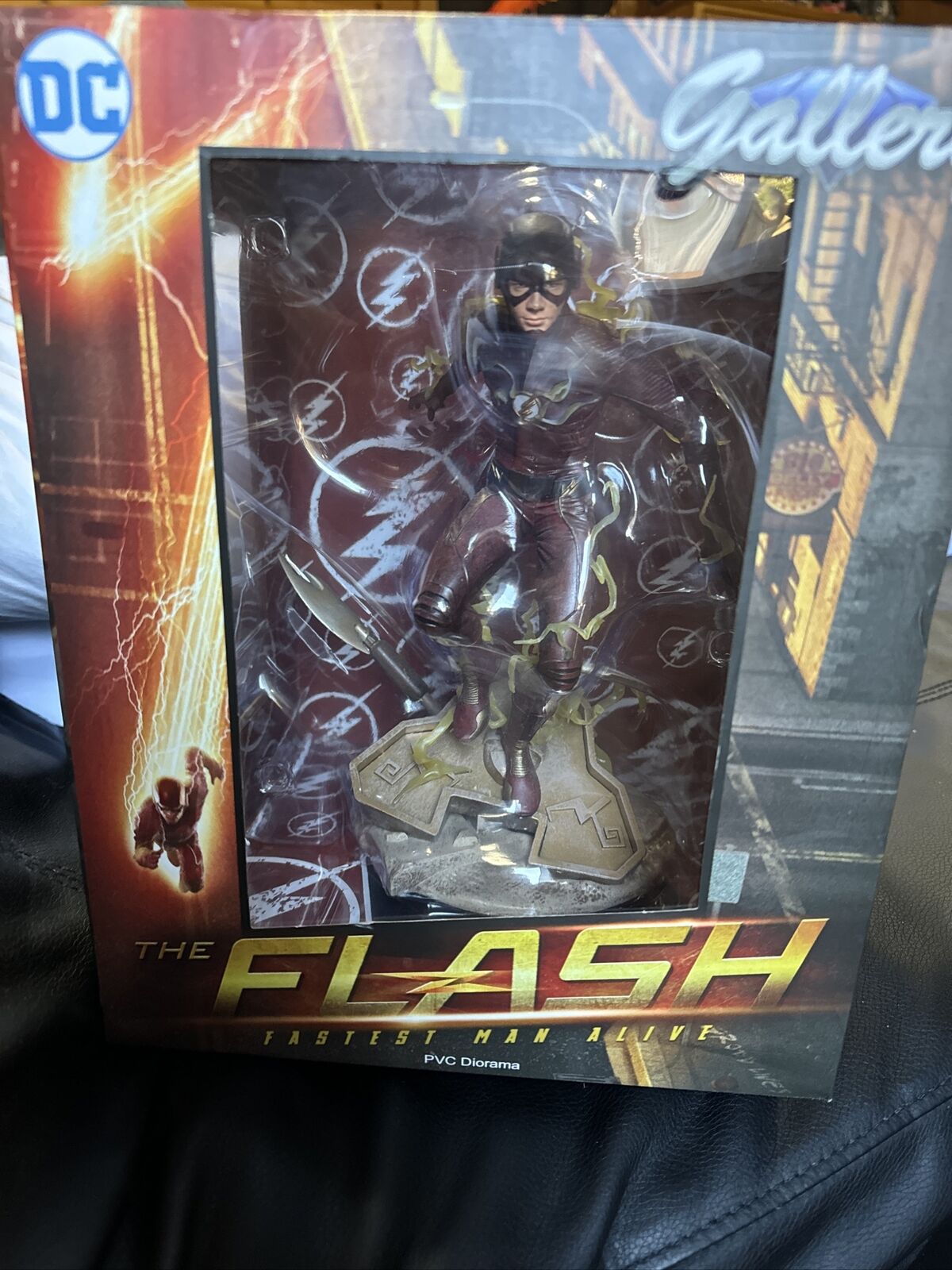 The Flash: The Fastest Man Alive Diamond Gallery PVC Diorama Preowned w/ Box