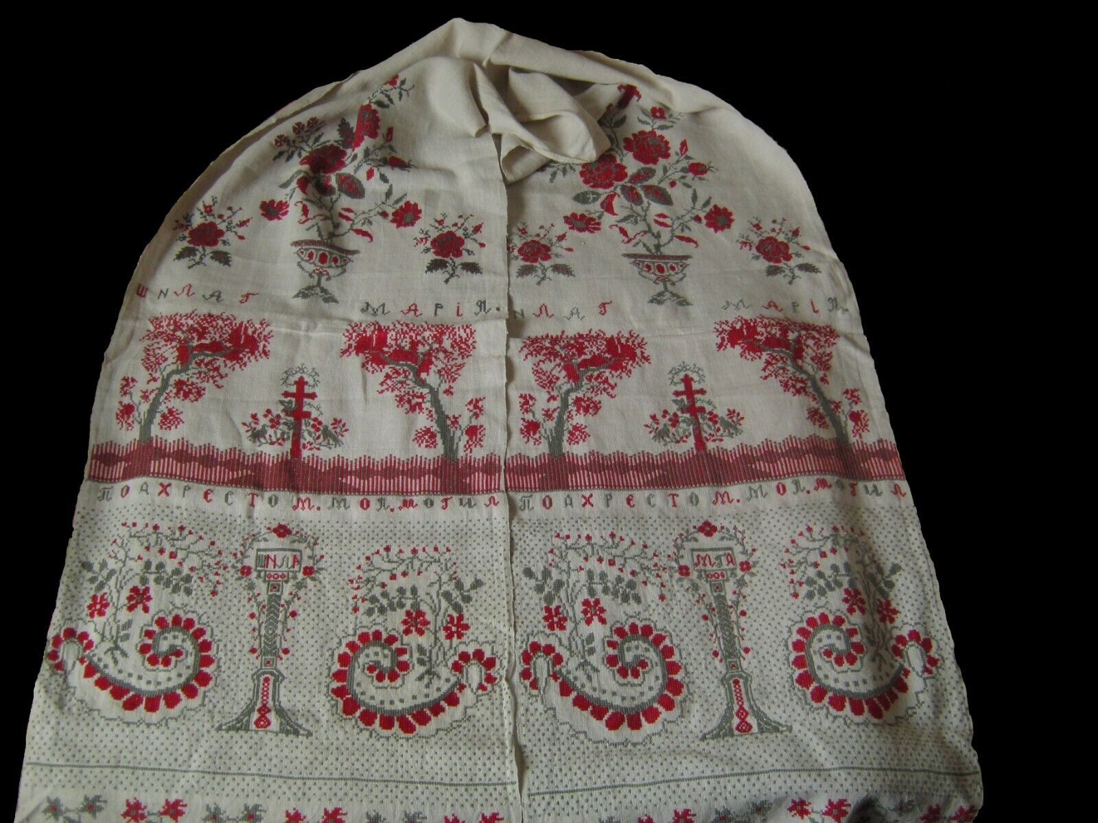 Handmade ceremonial antique Ukrainian towel with embroidery