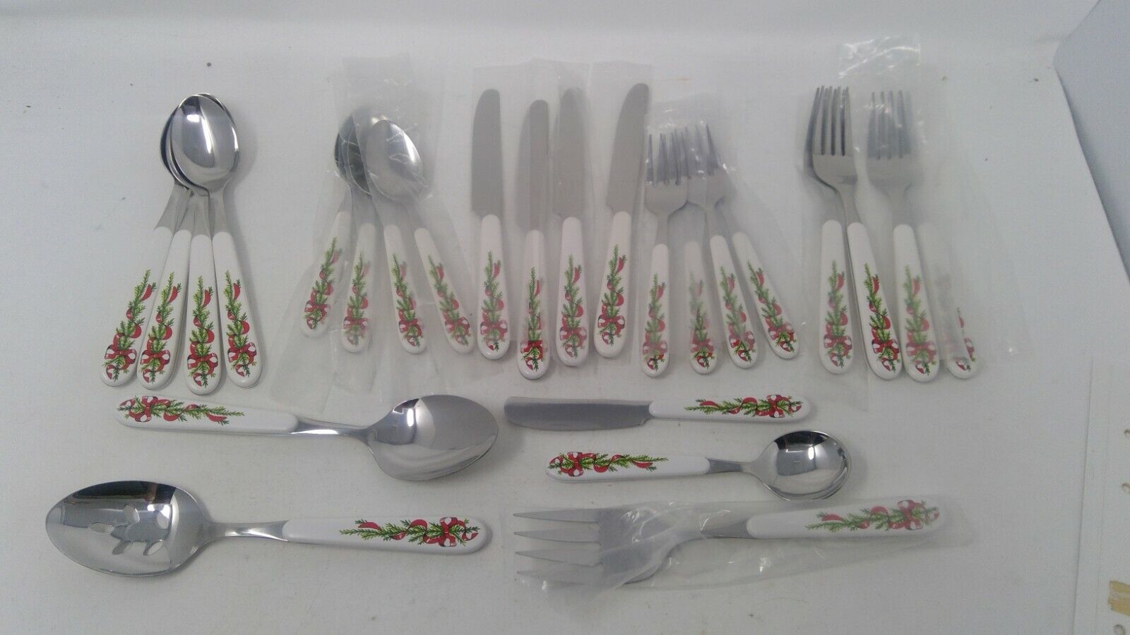 Oneida Christmas Holiday Holly Ribbon Plastic Handled Silverware Set - 25 Pieces