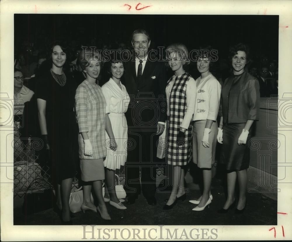 1964 Press Photo Finalists For Miss Houston Transportation With Gov. Connally.