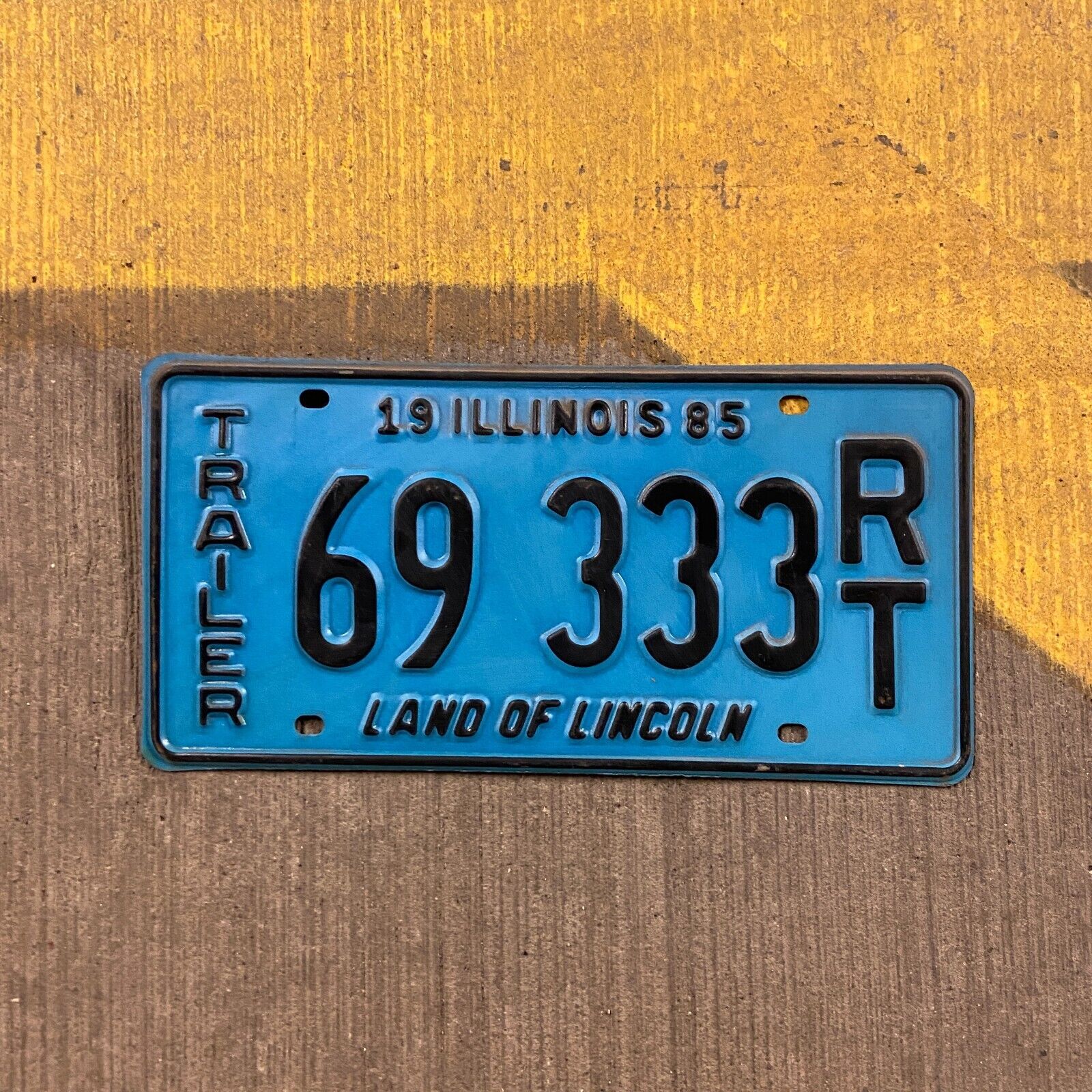 1985 Illinois TRAILER License Plate Garage Auto Tag Car Repeat Repeating 69 333