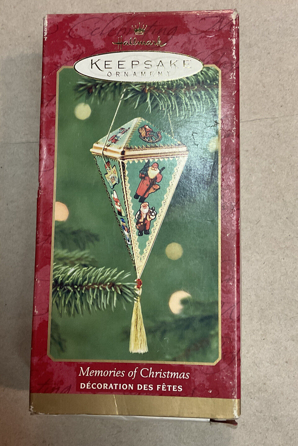 2001 Hallmark Holiday- Christmas Ornament~Memories of Christmas