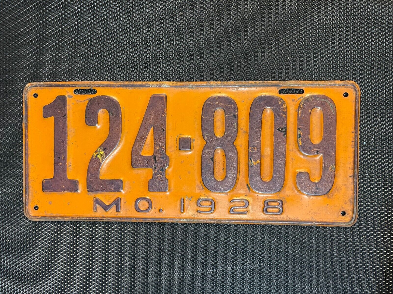 MISSOURI LICENSE PLATE 1928 124 809