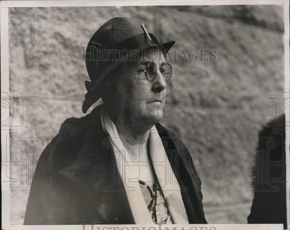 1933 Press Photo Bertha Buck attends kidnapping trial of her sons, Barnstable MA