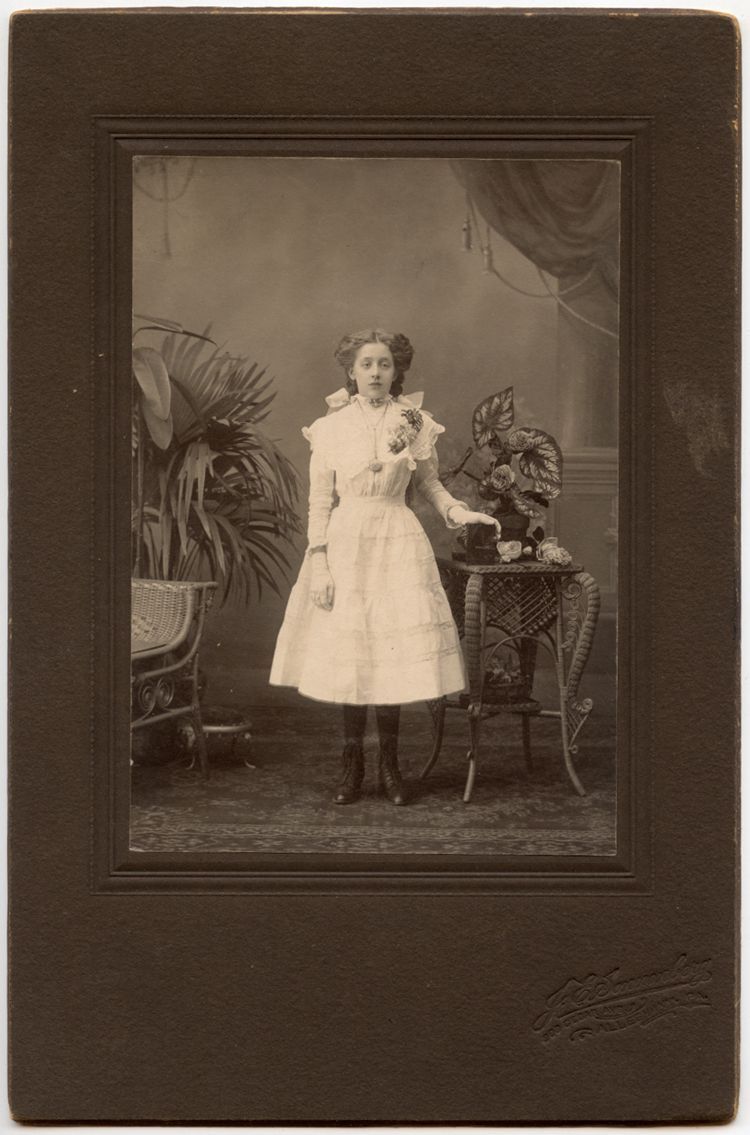 MARIE HABERSTICH WITH BIBLE BY SONNENBERG, ALLEGHENY, PA, CABINET PHOTO