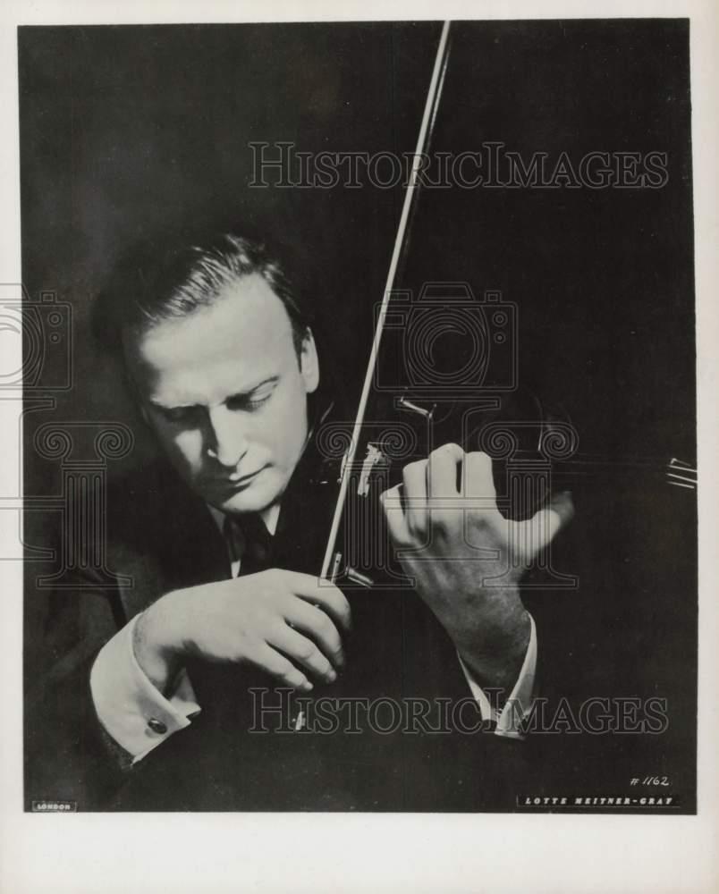 1961 Press Photo Violinist Yehudi Menuhin - lry18807