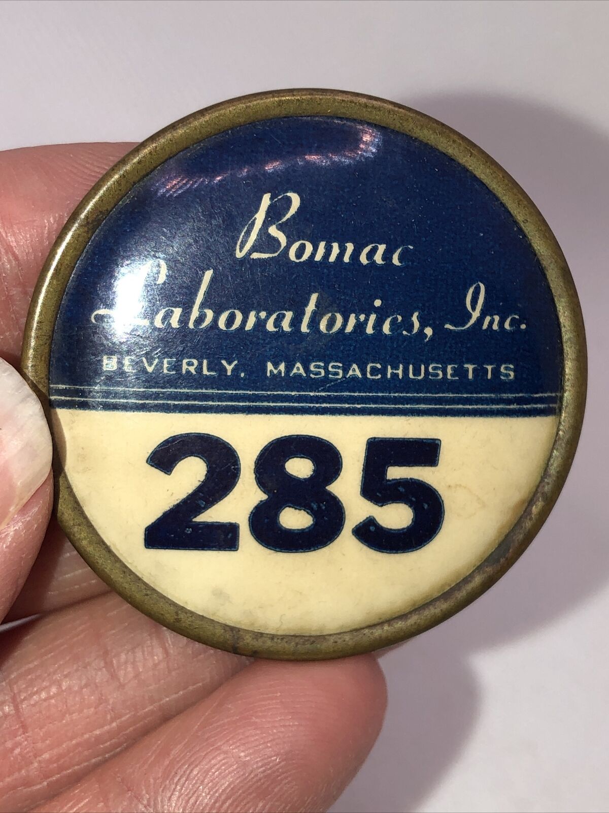 Vtg Bomac Laboratories Button Pin Pinback Massachusetts USA Manufacturer Science