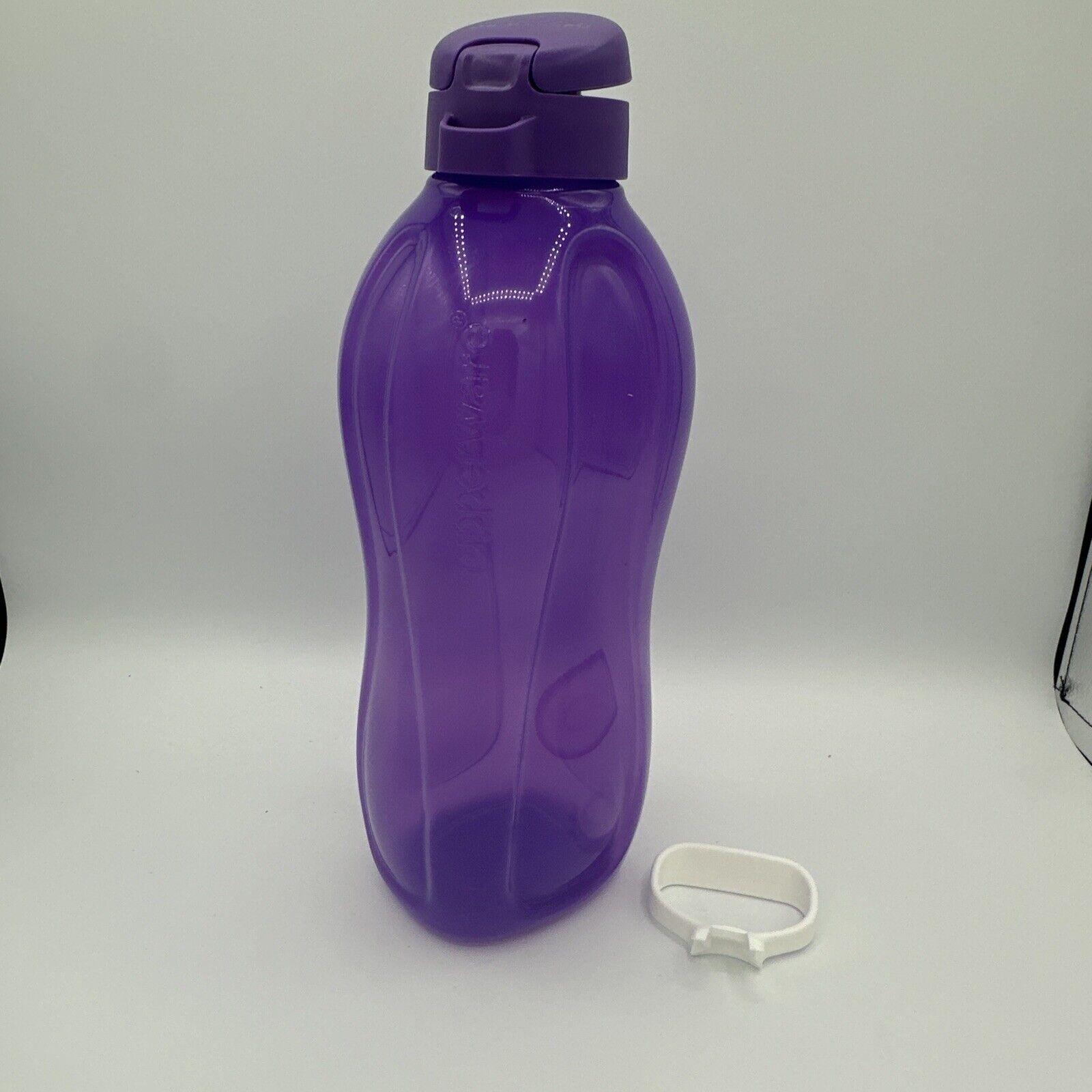 TUPPERWARE NEW EXTRA LARGE ECO BOTTLE WATER 2 L/ 64 OZ- Purple- new