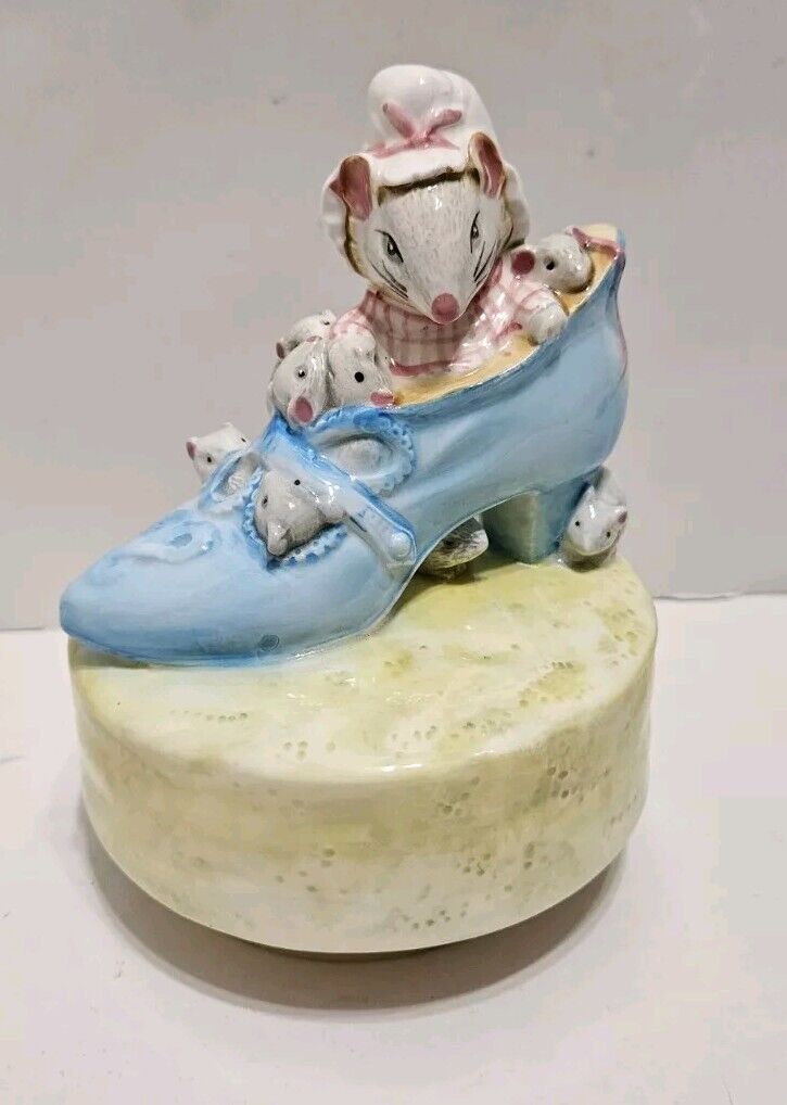VTG Schmid BEATRIX POTTER Porcelain MUSIC BOX /The Old Woman Who Lived in A Shoe