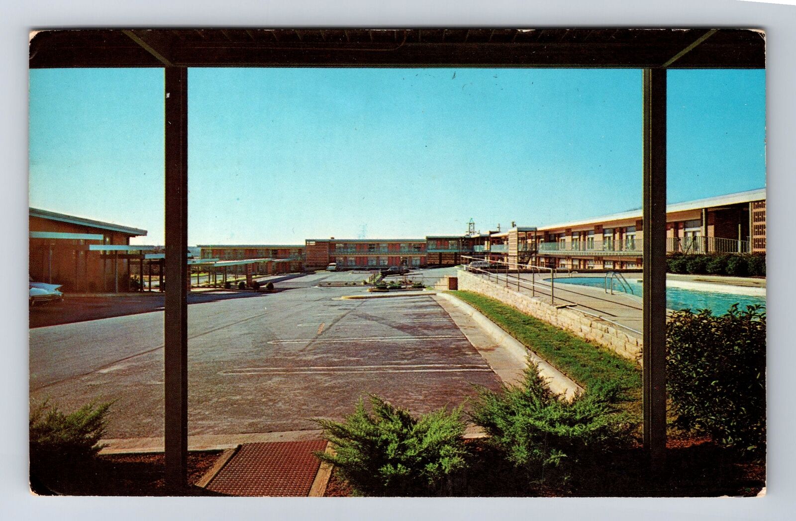 Raleigh NC- North Carolina, Inn Motor Lodge & Restaurant, Vintage c1968 Postcard