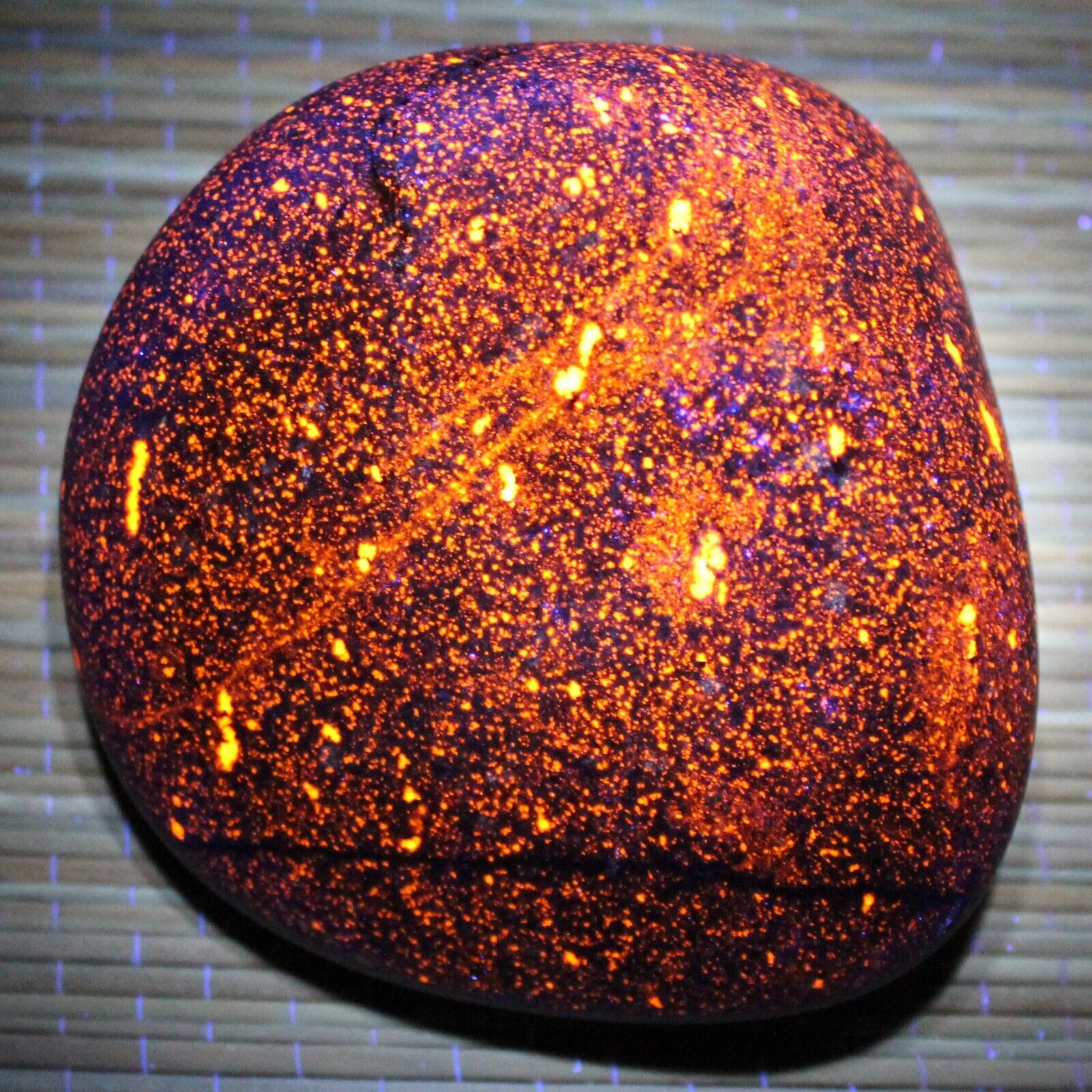 BIG BRIGHT Yooperlite Rock from Lake Superior Fluorescent Sodalite Glow Stone X8