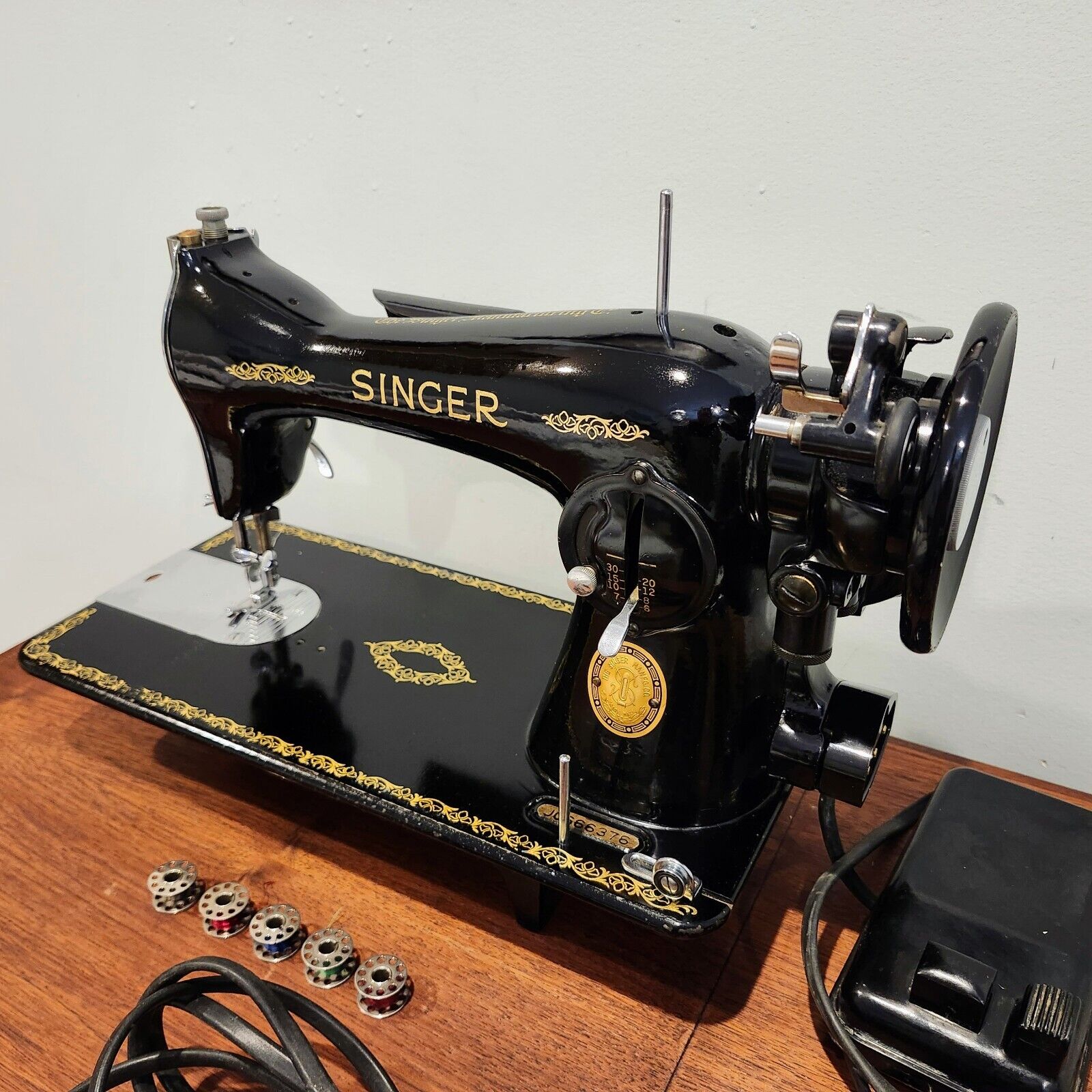 Gorgeous 1948 Singer Sewing Machine 15-91 Potted Motor Fully Tested Sews Perfect