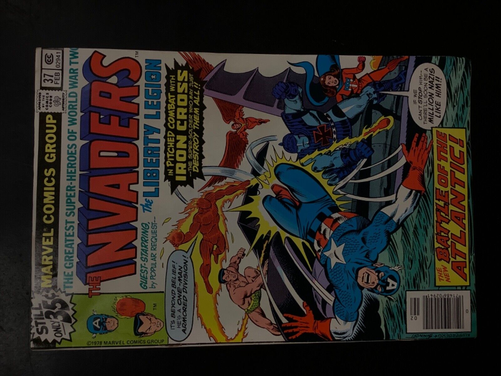 marvel comic book The Invaders No. 37 - preowned see photos
