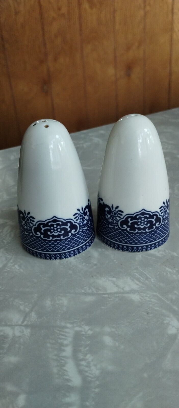 Vintage Blue Willow Pattern Salt and Pepper Shakers Set
