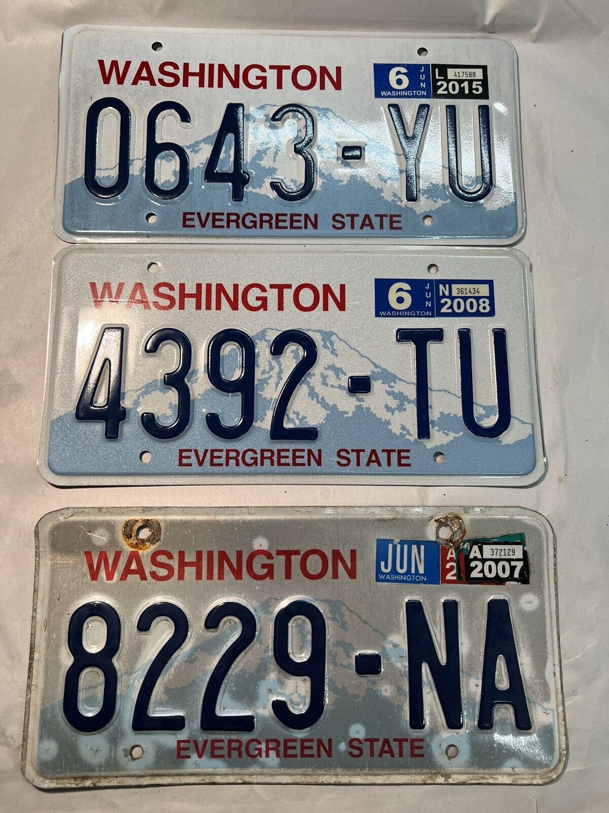 3 Vintage WASHINGTON LICENSE PLATES Trailer Plates (0643-YU, 4392-TU, 8229-NA)