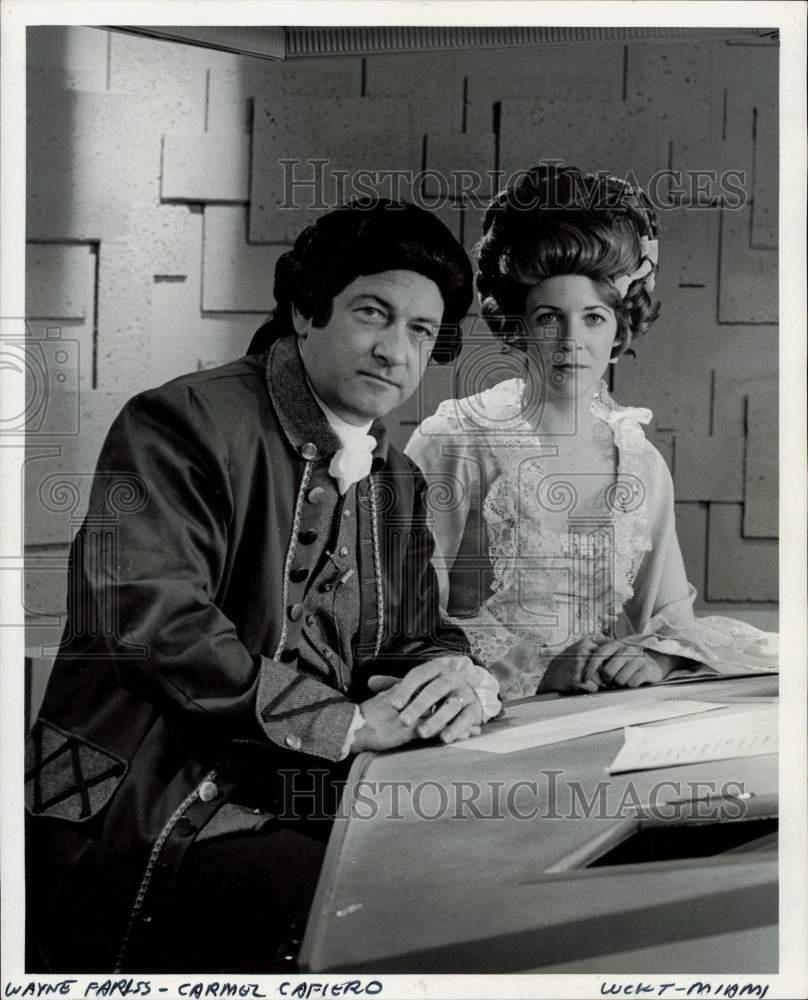 1976 Press Photo Wayne Farris and Carmel Cafiero, Miami news anchors, in costume