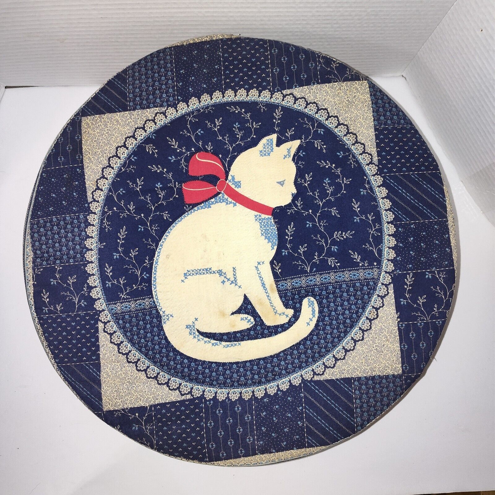 Vintage Round Wooden Box With Country Kitty Cat Sewing Craft Storage Cottagecore