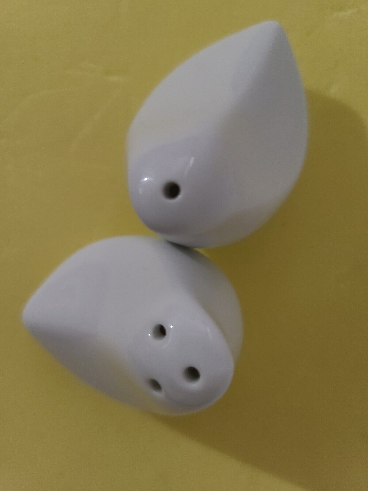 Small White LOVE BIRDS Kissing Salt & Pepper Shaker Set White Ceramic